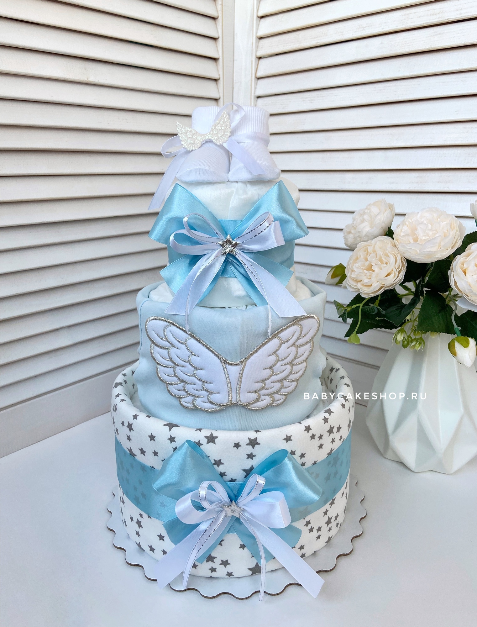 Торт из памперсов подгузников для мальчика «Ангел»