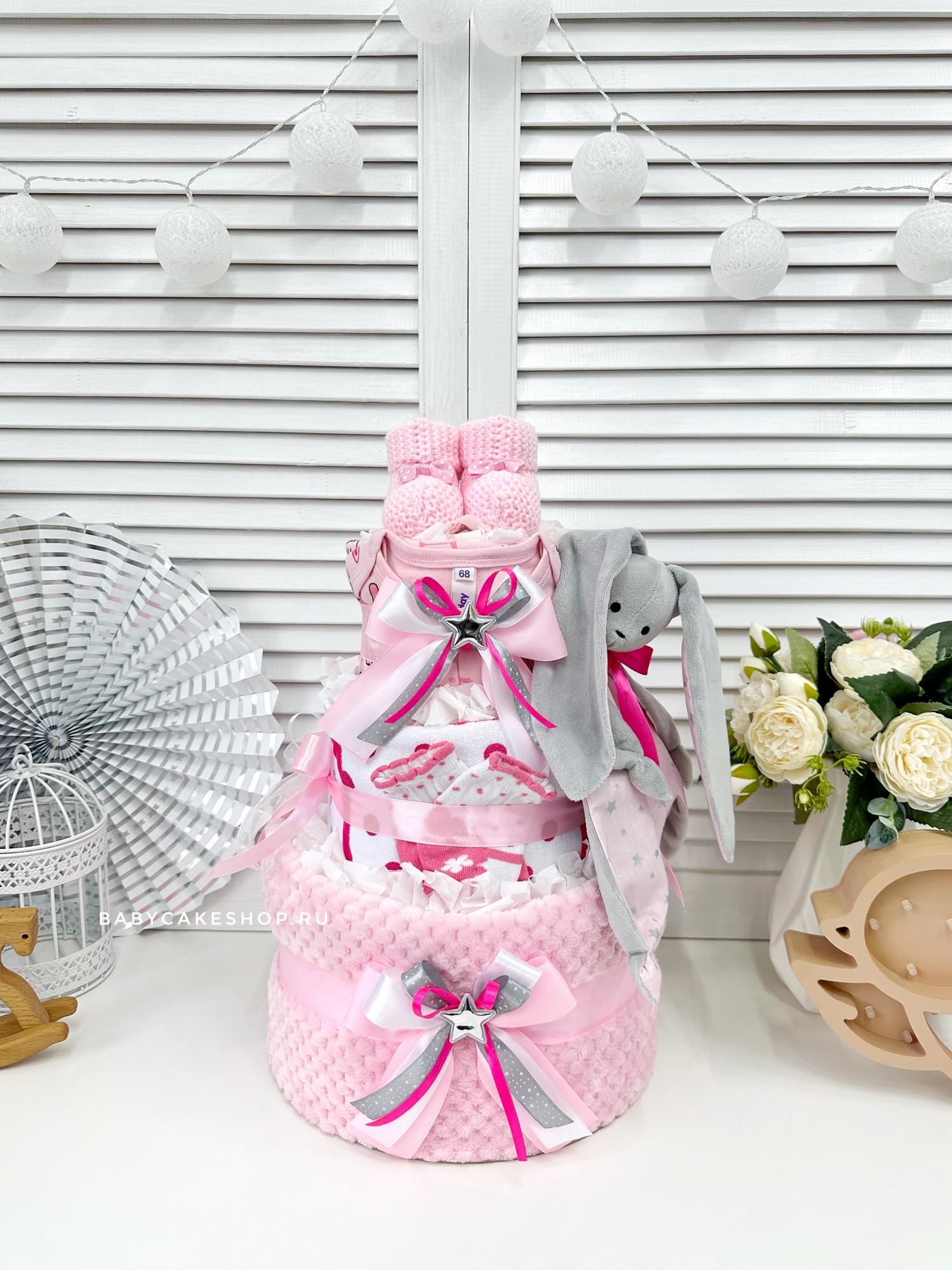 Торт из памперсов подгузников для девочки с пледом «Серый зайка»