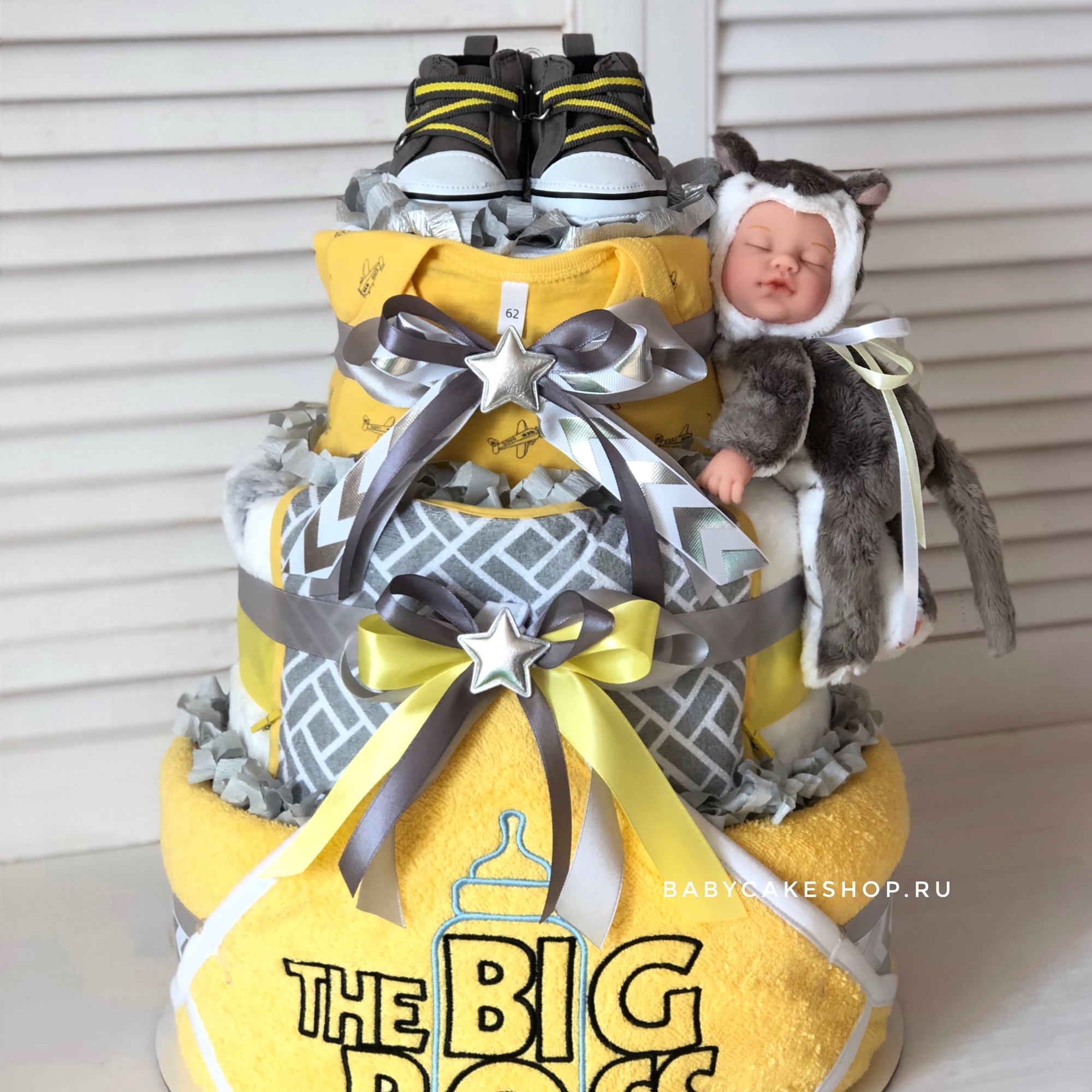 Купить подарки новорожденным мальчикам в СПб . Заказать подарки новорожденным мальчикам в СПб. Торты из памперсов для новорожденных мальчиков в Санкт-Петербурге. Подарки новорожденному мальчику купить в СПб. Красивый стильный торт из памперсов, из подгузников - подарок новорожденному в Санкт-Петербурге +79500271563 Екатерина. Купить подарки новорожденным малышам в СПб доставка. Торт из памперсов купить в СПб мальчику