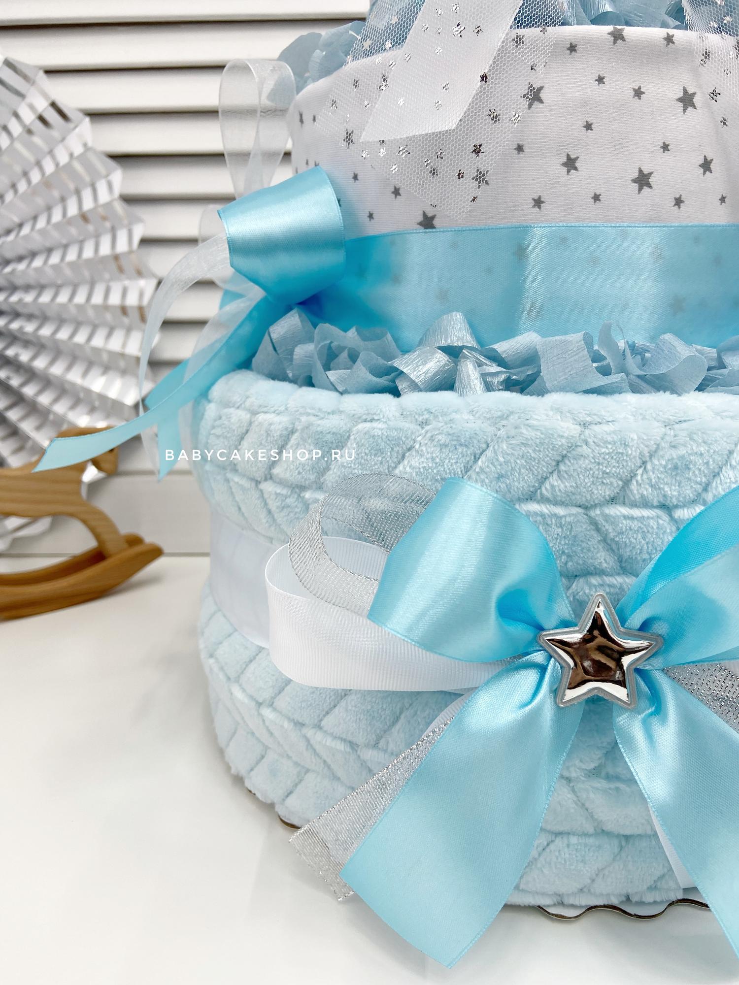 Торт из подгузников памперсов для мальчика с пледом «Голубой»