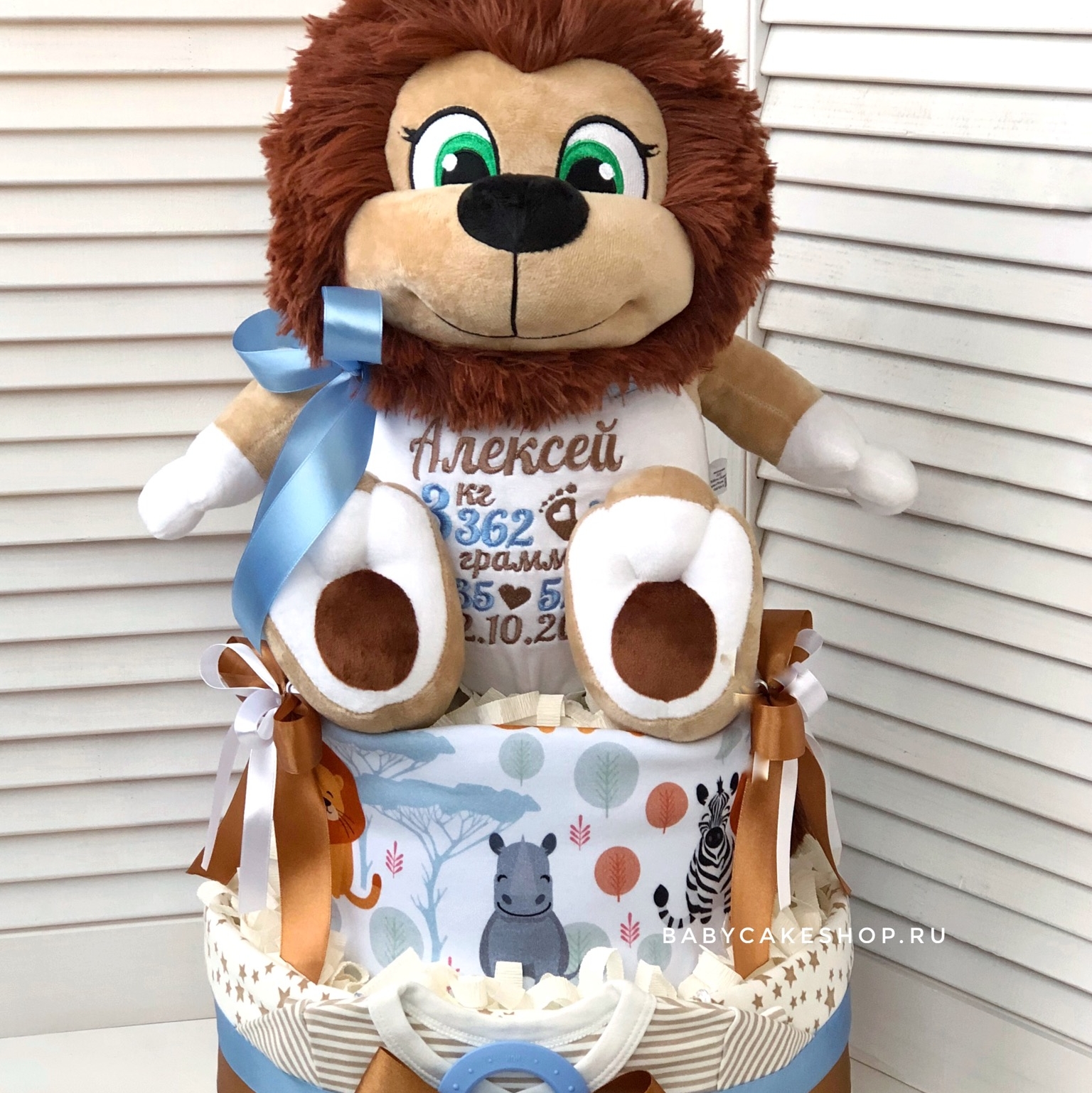 Купить подарки новорожденным мальчикам в СПб . Заказать подарки новорожденным мальчикам в СПб. Торты из памперсов для новорожденных мальчиков в Санкт-Петербурге. Подарки новорожденному мальчику купить в СПб. Красивый стильный торт из памперсов, из подгузников - подарок новорожденному в Санкт-Петербурге +79500271563 Екатерина. Купить подарки новорожденным малышам в СПб доставка. Торт из памперсов купить в СПб мальчику