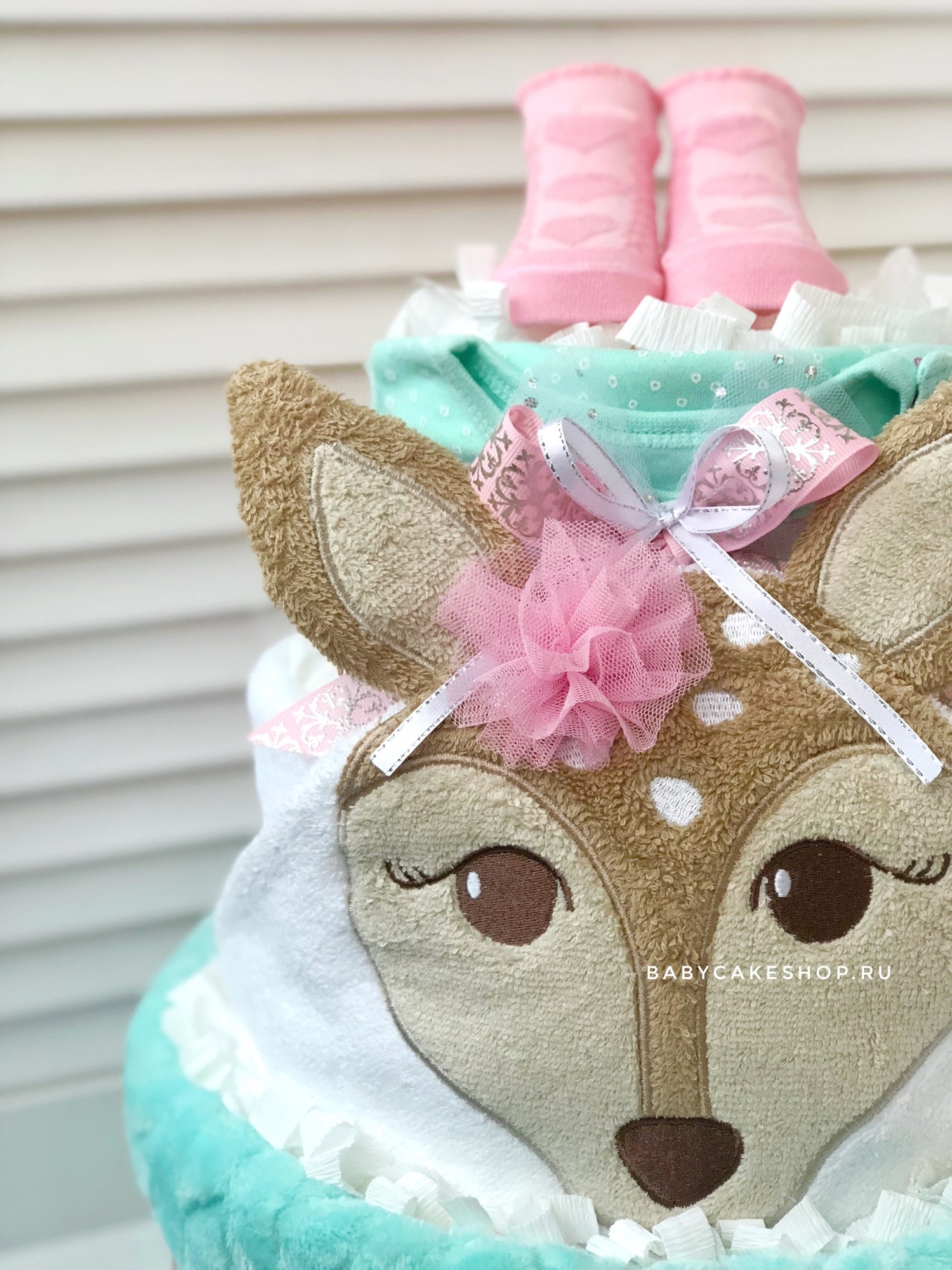 Торт из памперсов подгузников для девочки с полотенцем «Мята Бэмби»