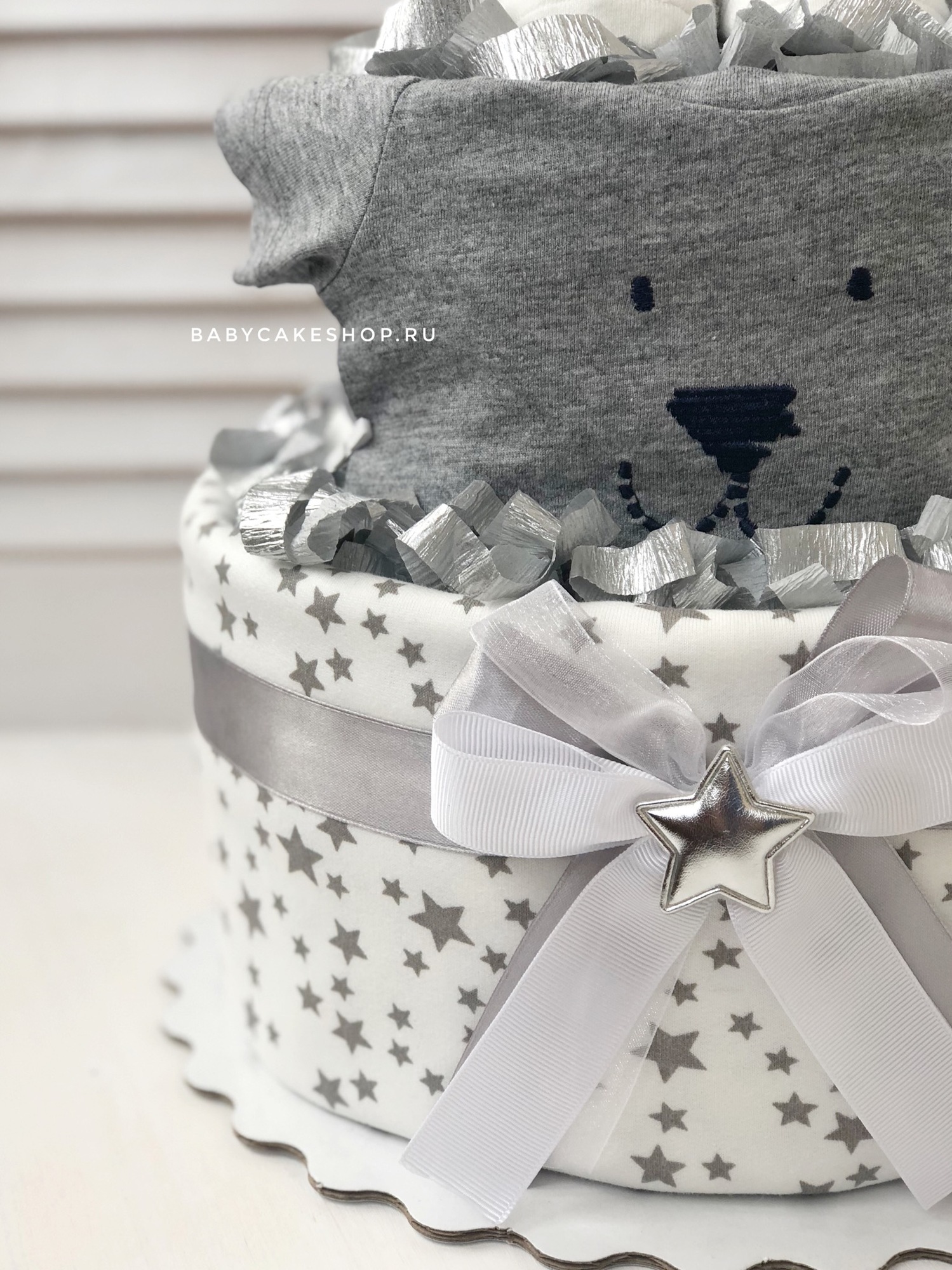 Торт из памперсов подгузников для мальчика «Мишка серый»