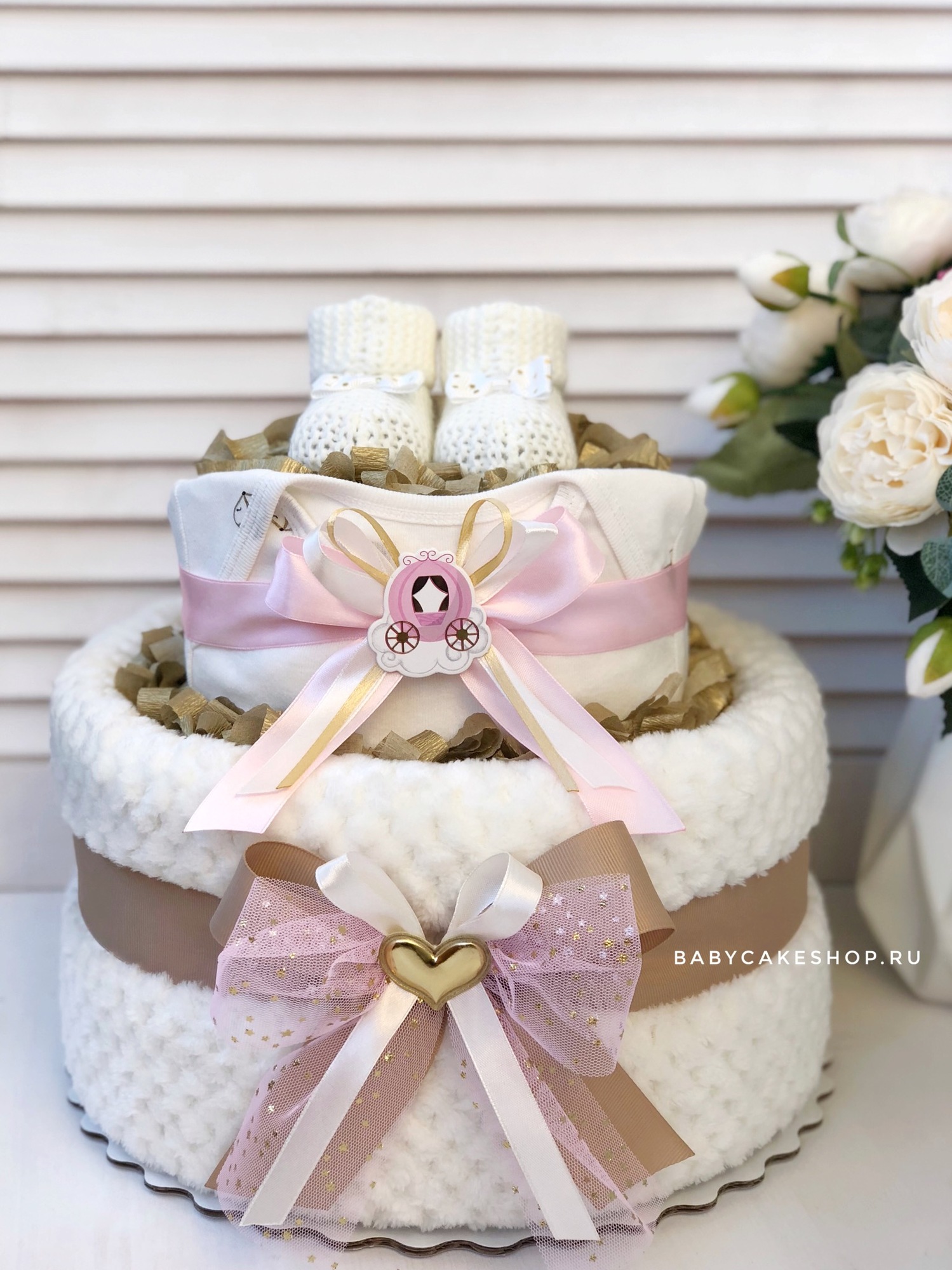Торт из памперсов подгузников для девочки с пледом «Принцесса»