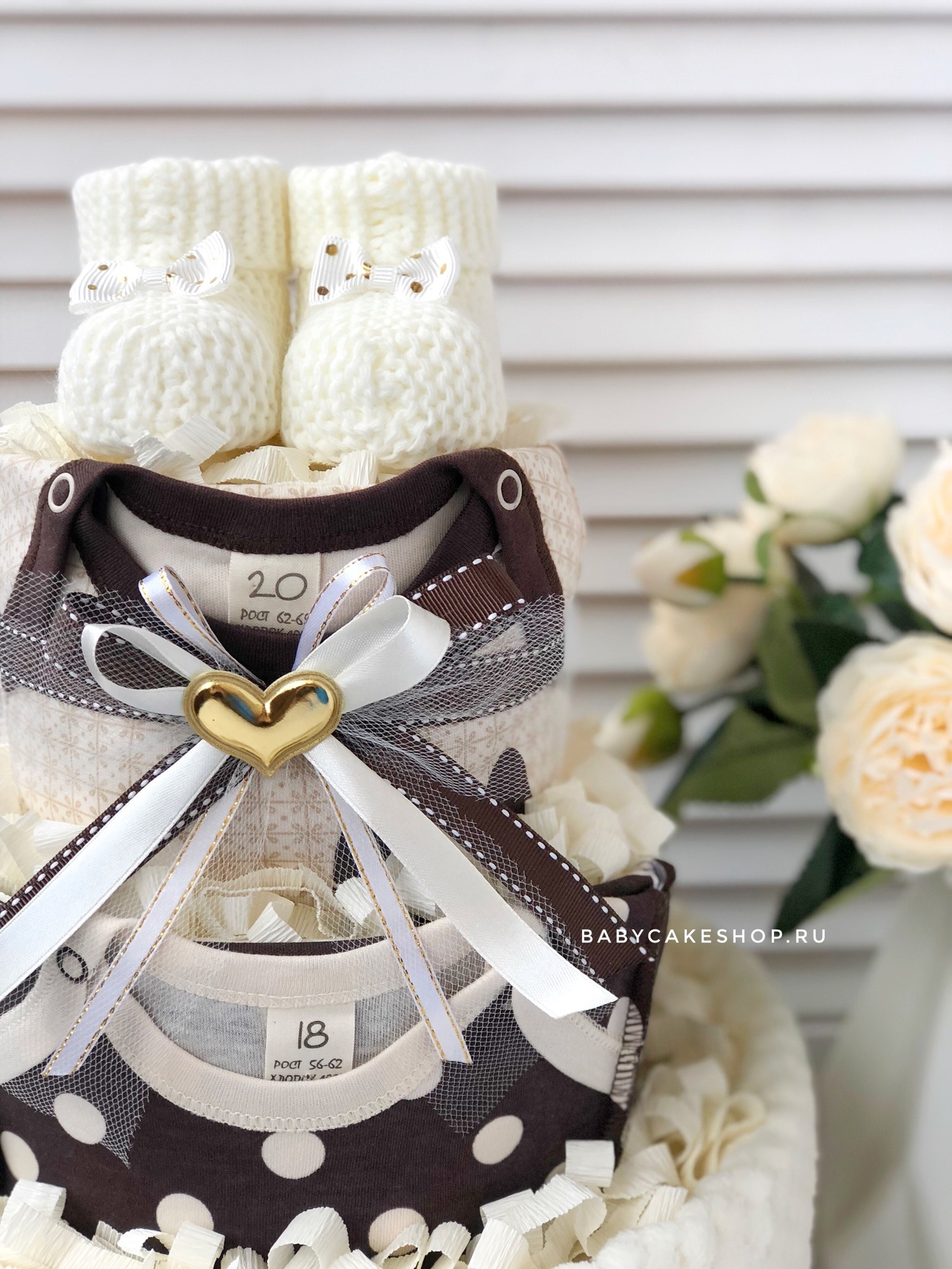 Торт из подгузников памперсов для девочки «Три шоколада»