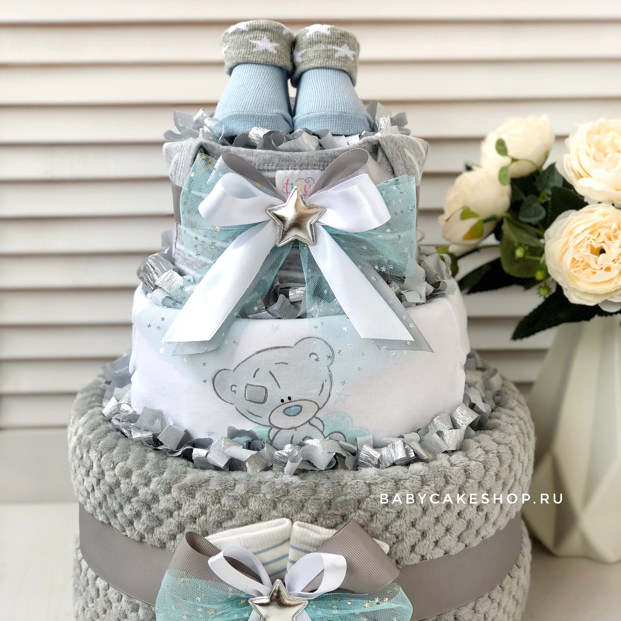 Купить подарки новорожденным мальчикам в СПб . Заказать подарки новорожденным мальчикам в СПб. Торты из памперсов для новорожденных мальчиков в Санкт-Петербурге. Подарки новорожденному мальчику купить в СПб. Красивый стильный торт из памперсов, из подгузников - подарок новорожденному в Санкт-Петербурге +79500271563 Екатерина. Купить подарки новорожденным малышам в СПб доставка. Торт из памперсов купить в СПб мальчику