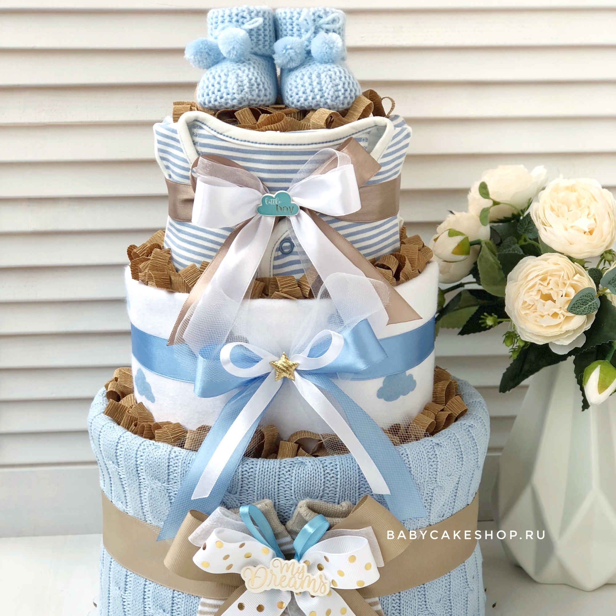 Торт из памперсов подгузников для мальчика