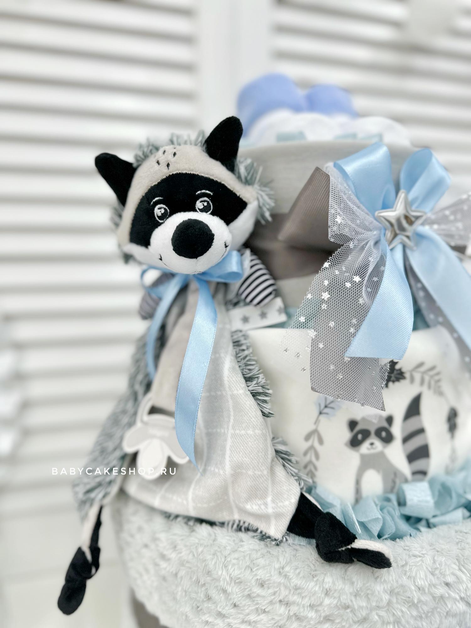 Торт из памперсов подгузников для мальчика с комфортером «Крошка енот»