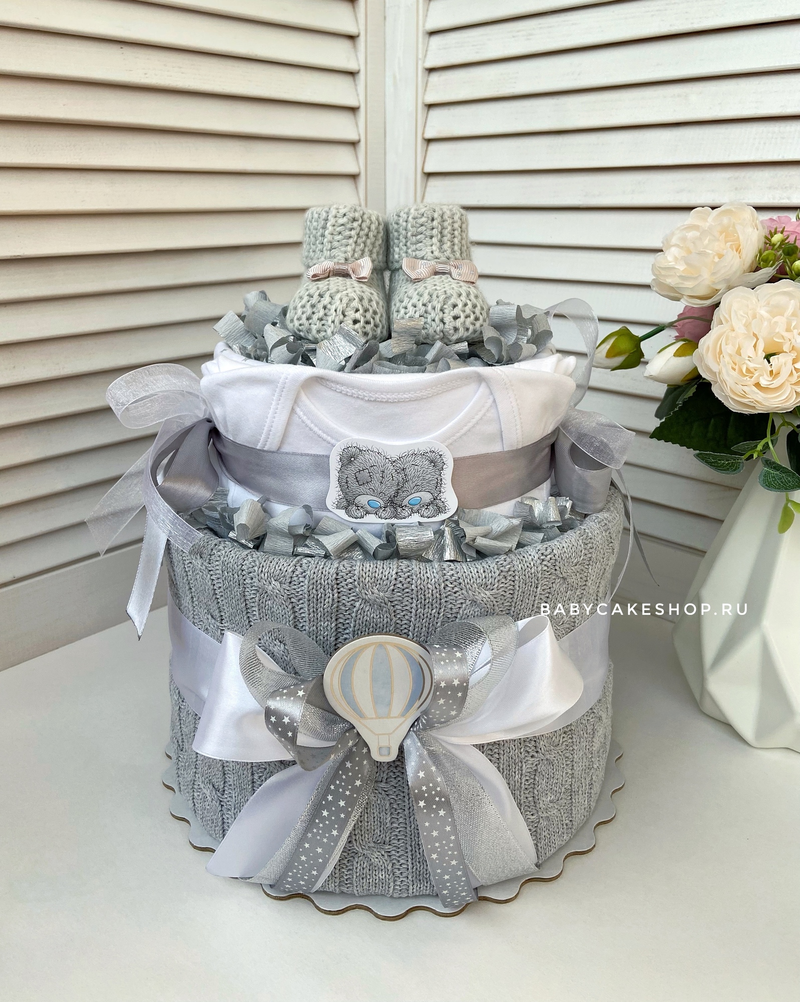 Торт из памперсов подгузников для мальчика с вязаным пледом «Тедди»