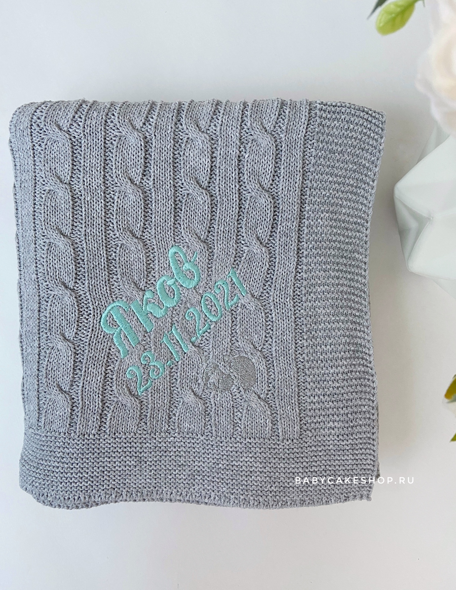 Торт из памперсов подгузников для мальчика с именным пледом «Серебро»