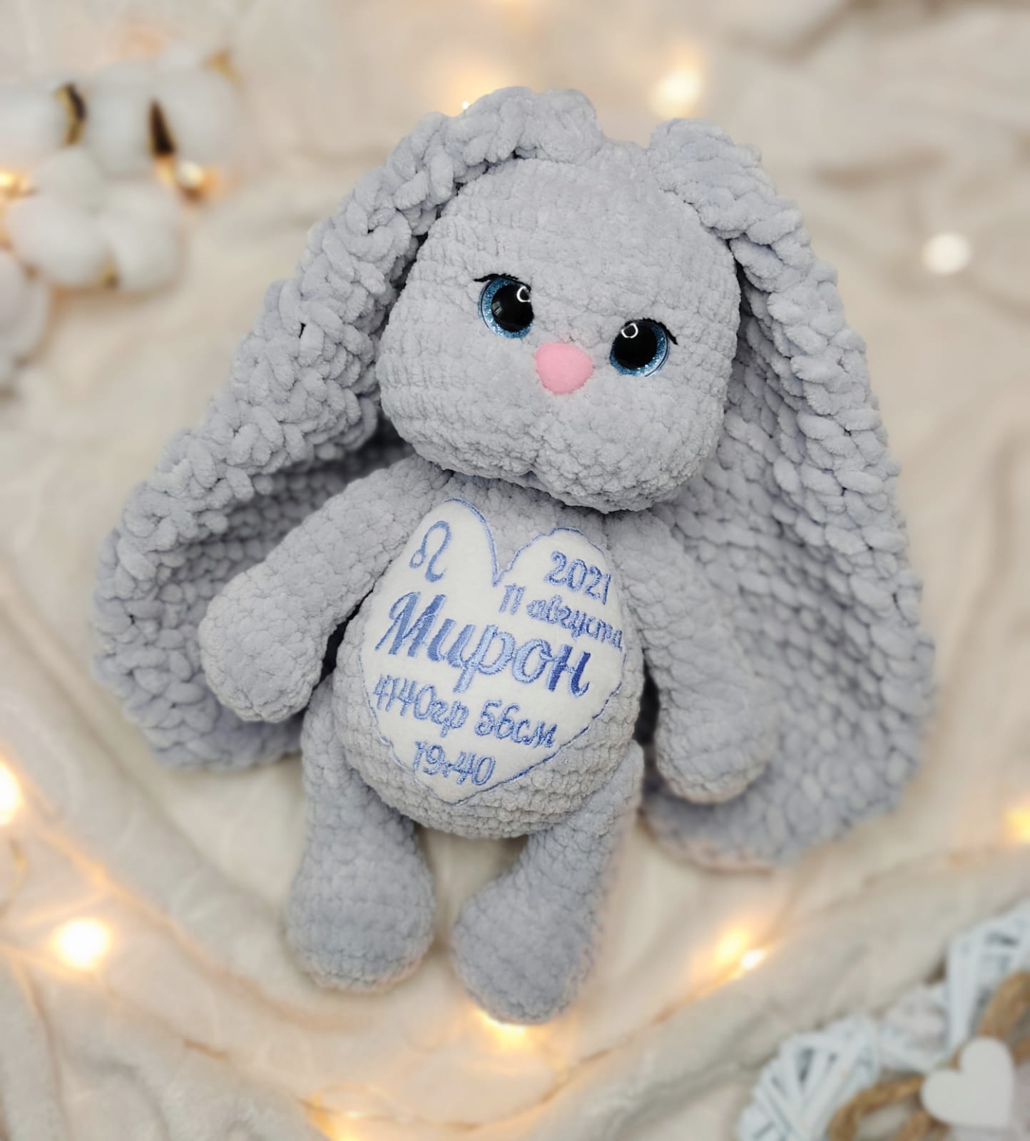 Вязаная мягкая игрушка ручной работы "Зайка с метрикой"