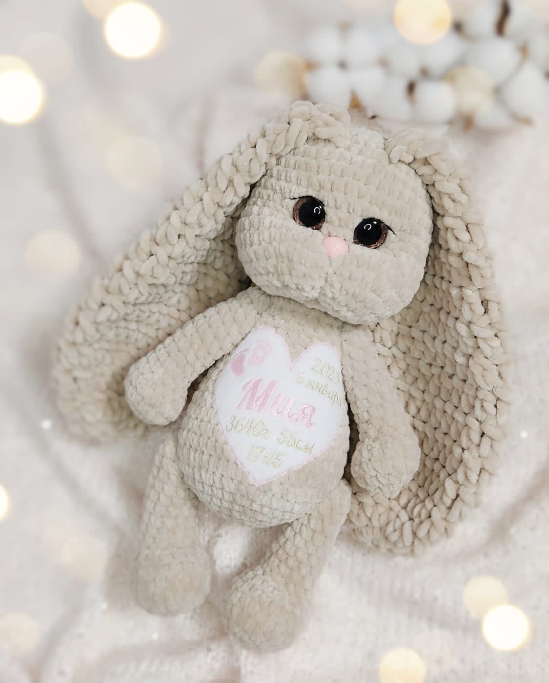 Вязаная мягкая игрушка ручной работы "Зайка с метрикой"