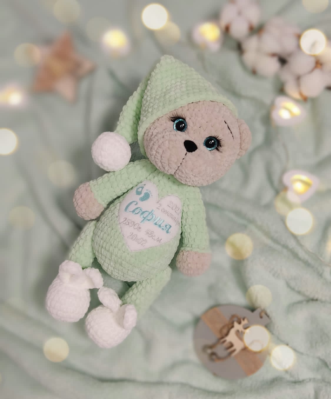 Вязаная мягкая игрушка ручной работы "Мишка в колпачке"