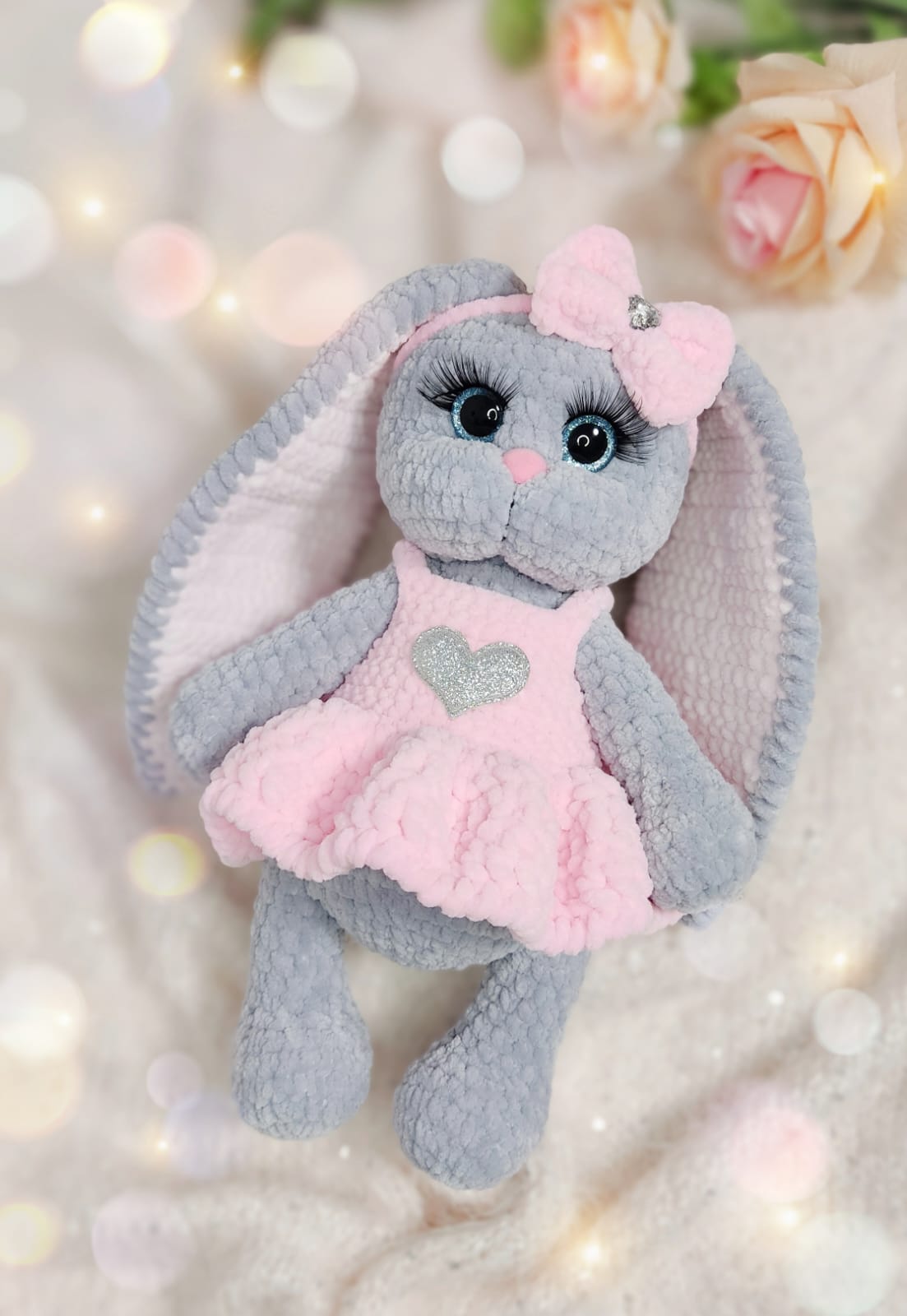 Вязаная мягкая игрушка ручной работы "Милая зайка"