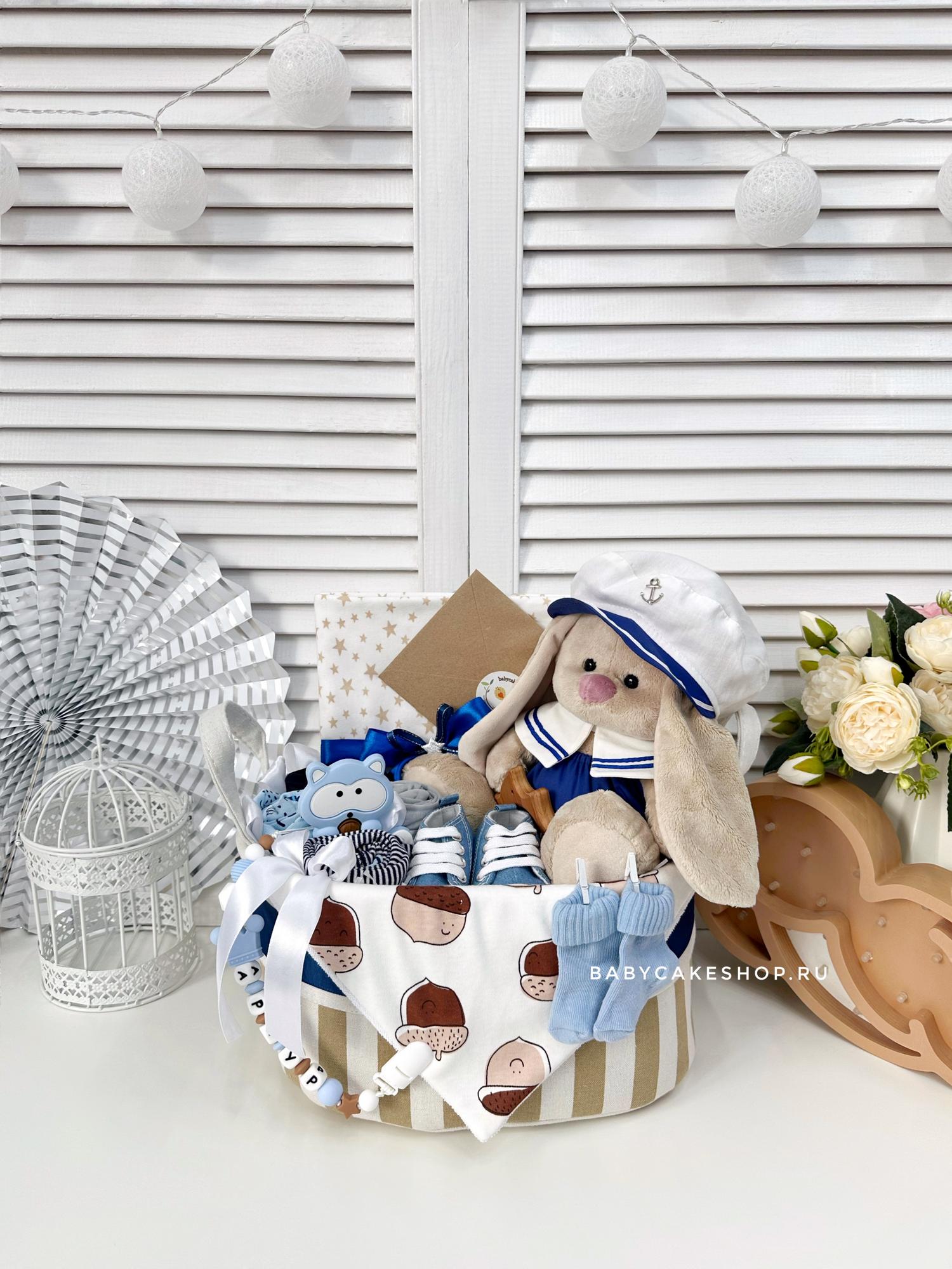 Подарочная корзина для новорожденного мальчика на выписку из роддома «Зайка Ми моряк»