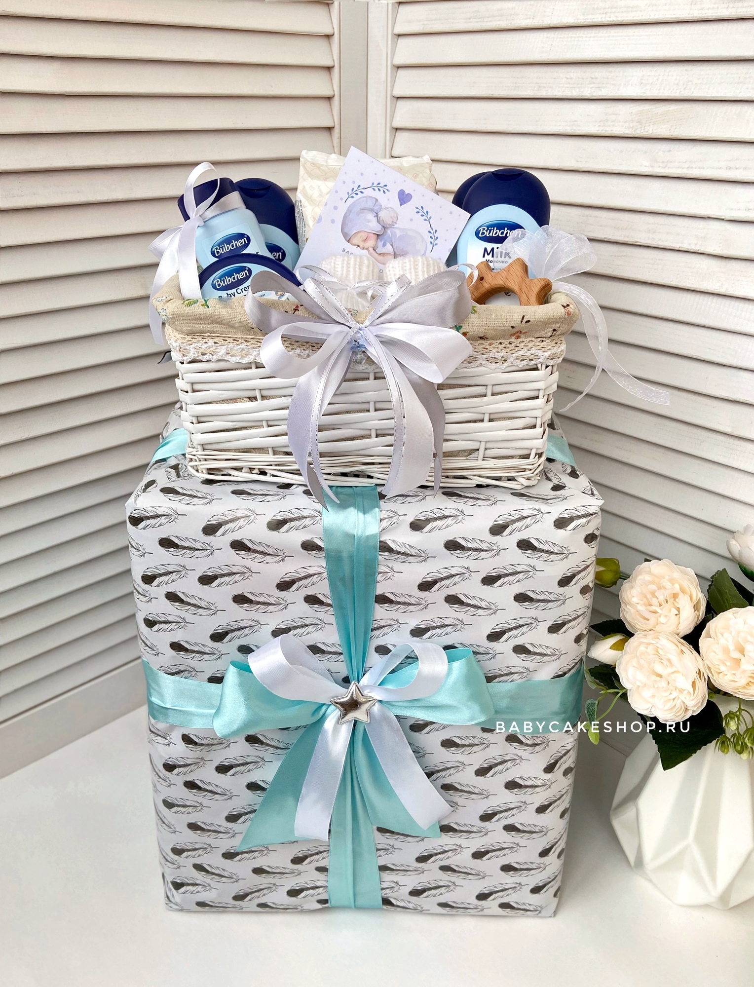 Подарочный набор с закрытыми подгузниками и подарочной корзиной «Мятный»