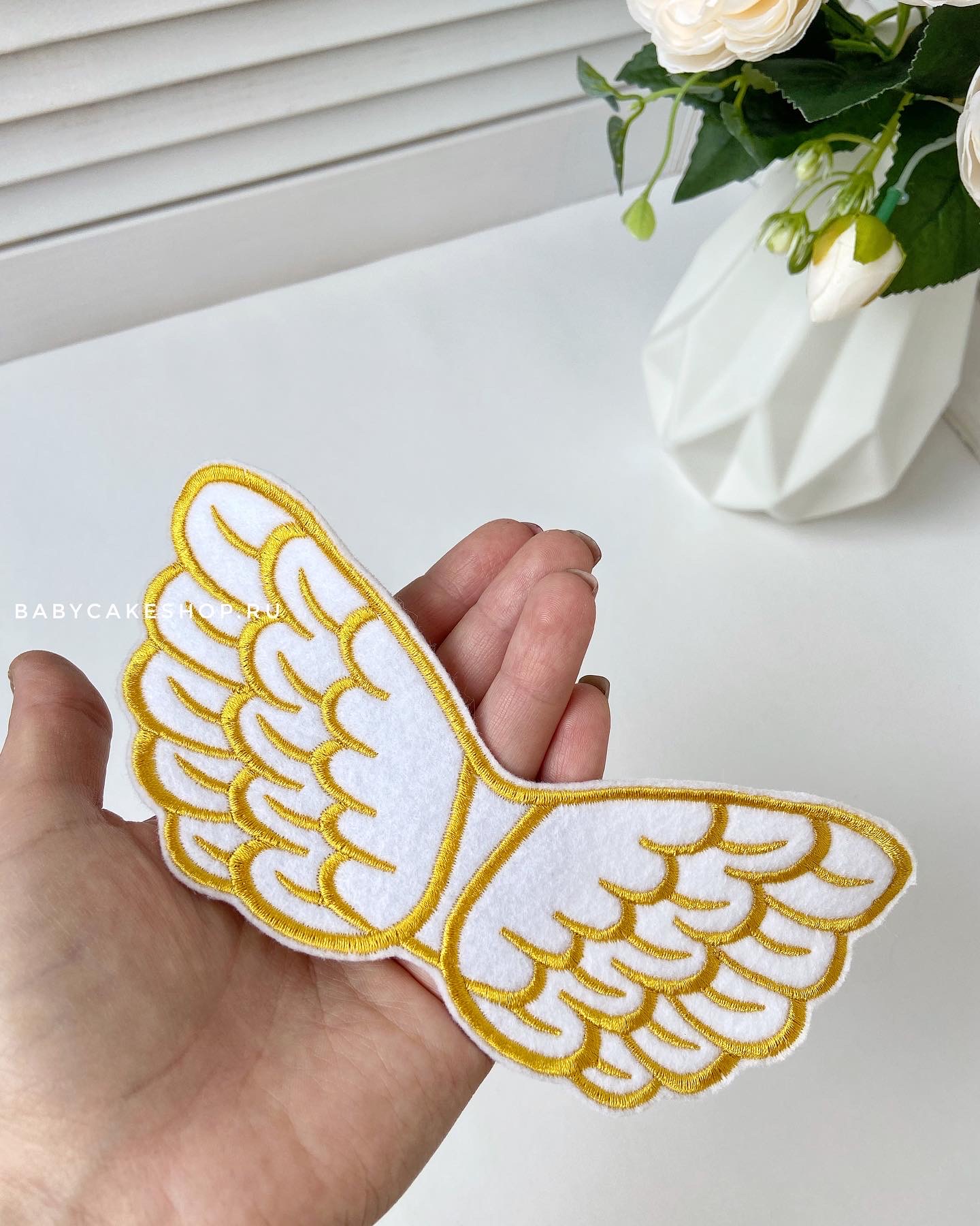 Вышивка на заказ крещение, выписку из роддома, украшение «Крылышки ангела»