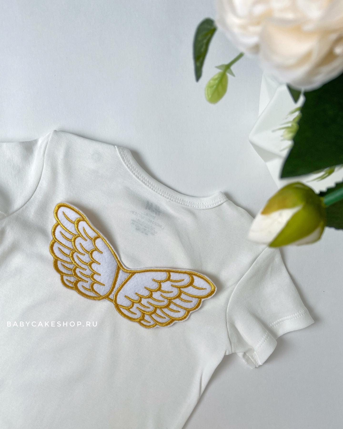 Вышивка на заказ крещение, выписку из роддома, украшение «Крылышки ангела»