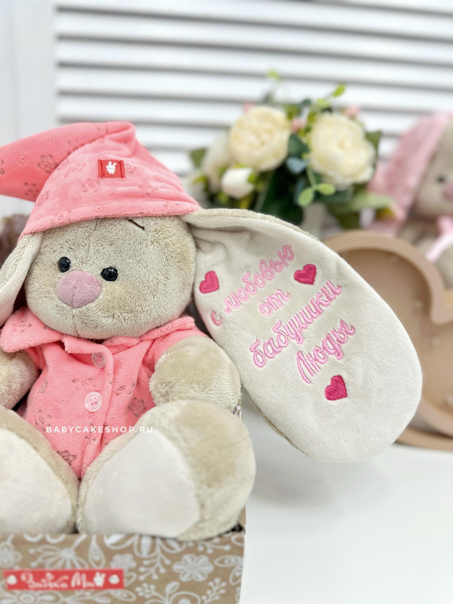 Именная мягкая игрушка с вышивкой имени и метрикой для девочки «Зайка Ми в пижамке»