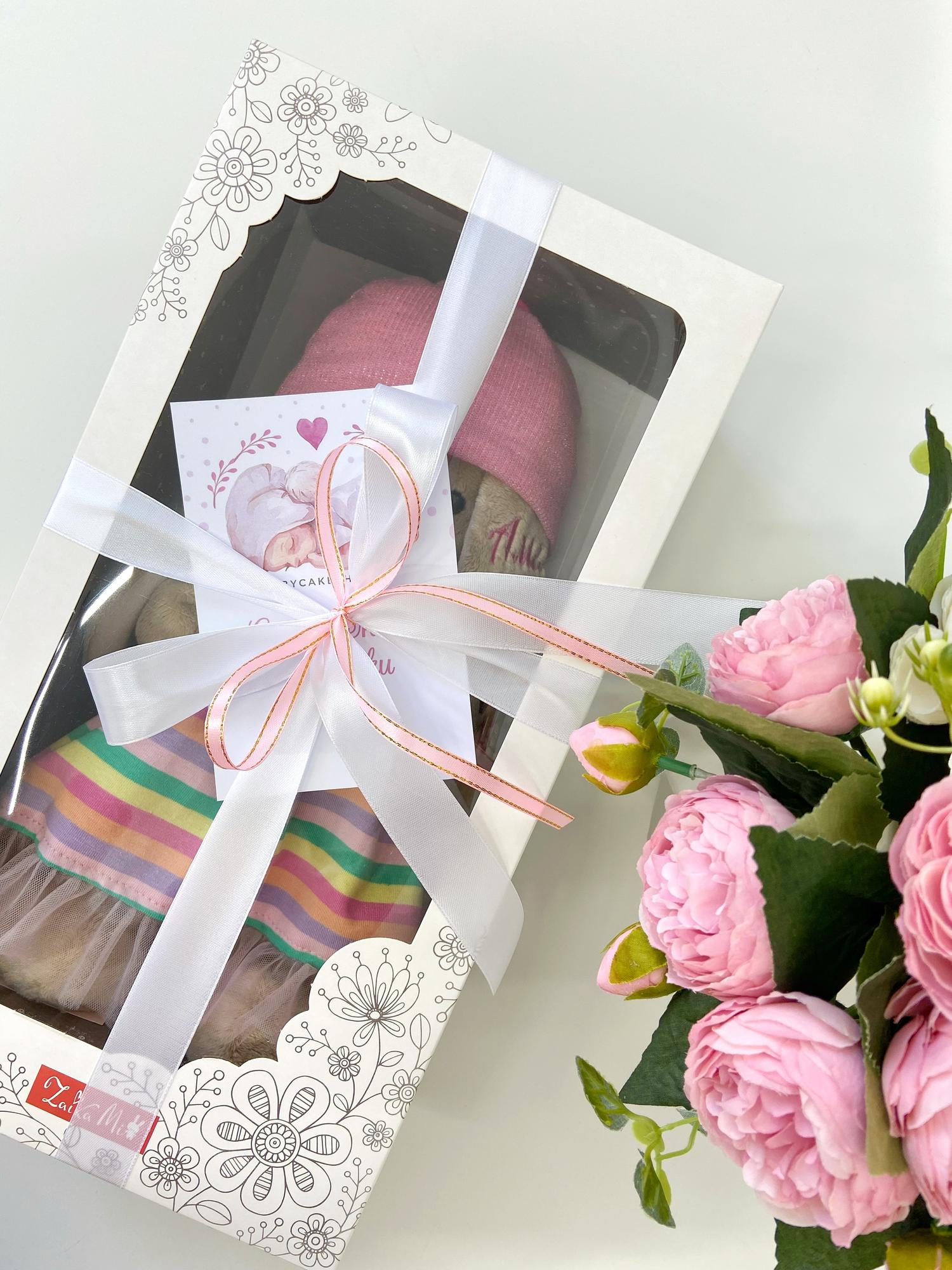 Именная игрушка с вышивкой имени и метрикой «Зайка Ми с леденцом»