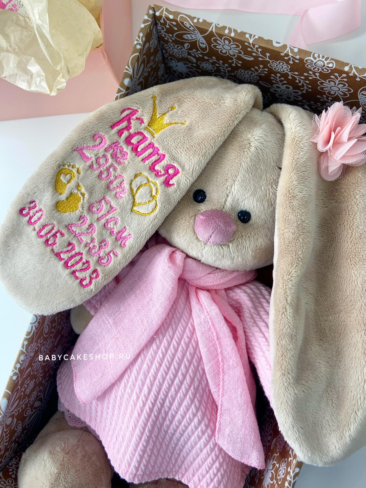 Именная игрушка с вышивкой имени и метрикой «Зайка Ми в розовом»
