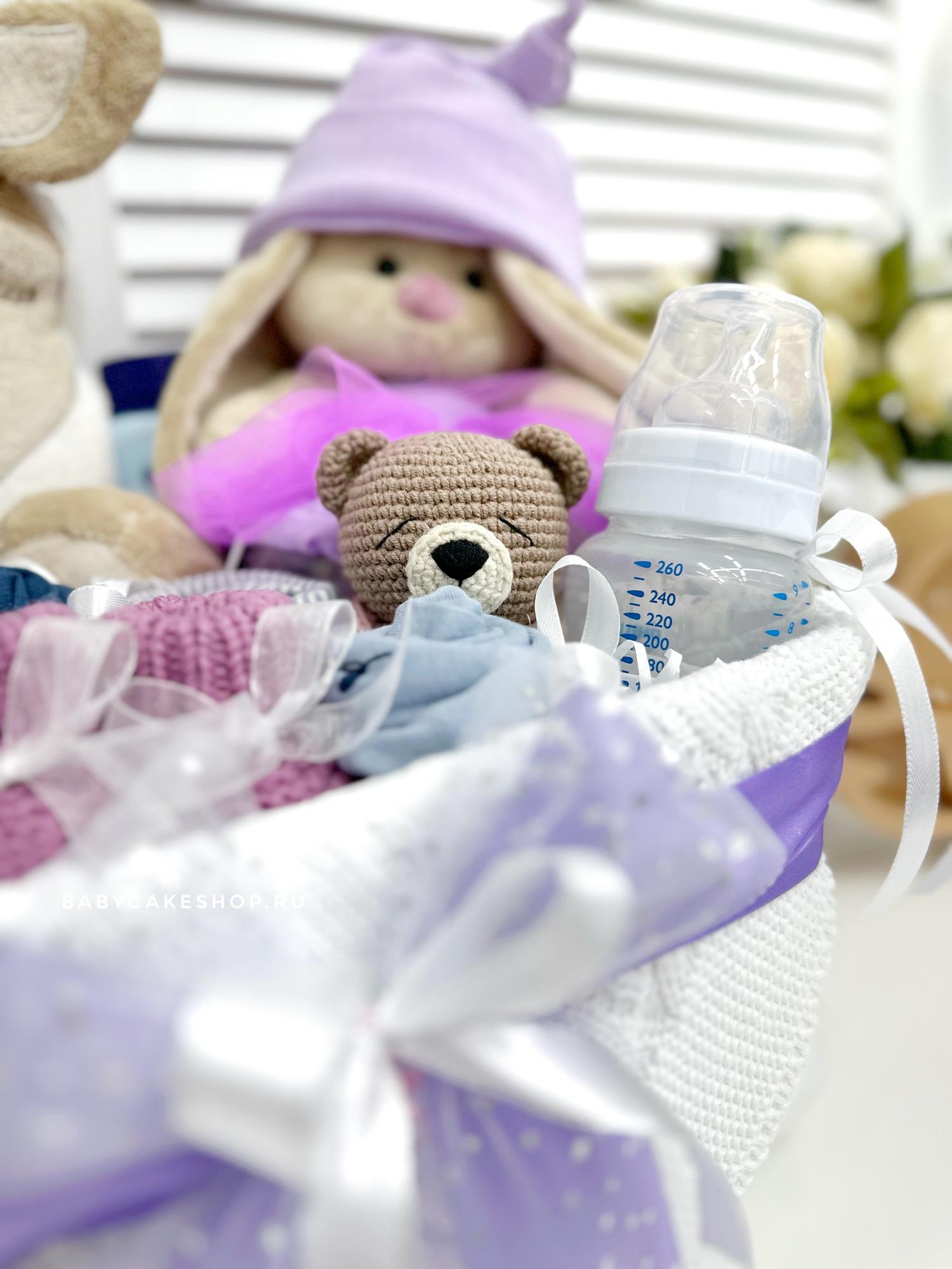 Подарочный набор корзина для новорожденной девочки «Сирень»