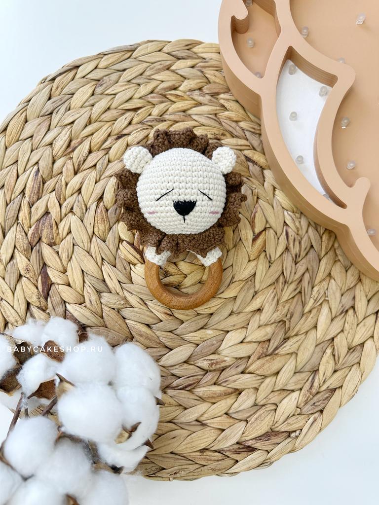 Вязаная игрушка - погремушка грызунок ручной работы «Львёнок»