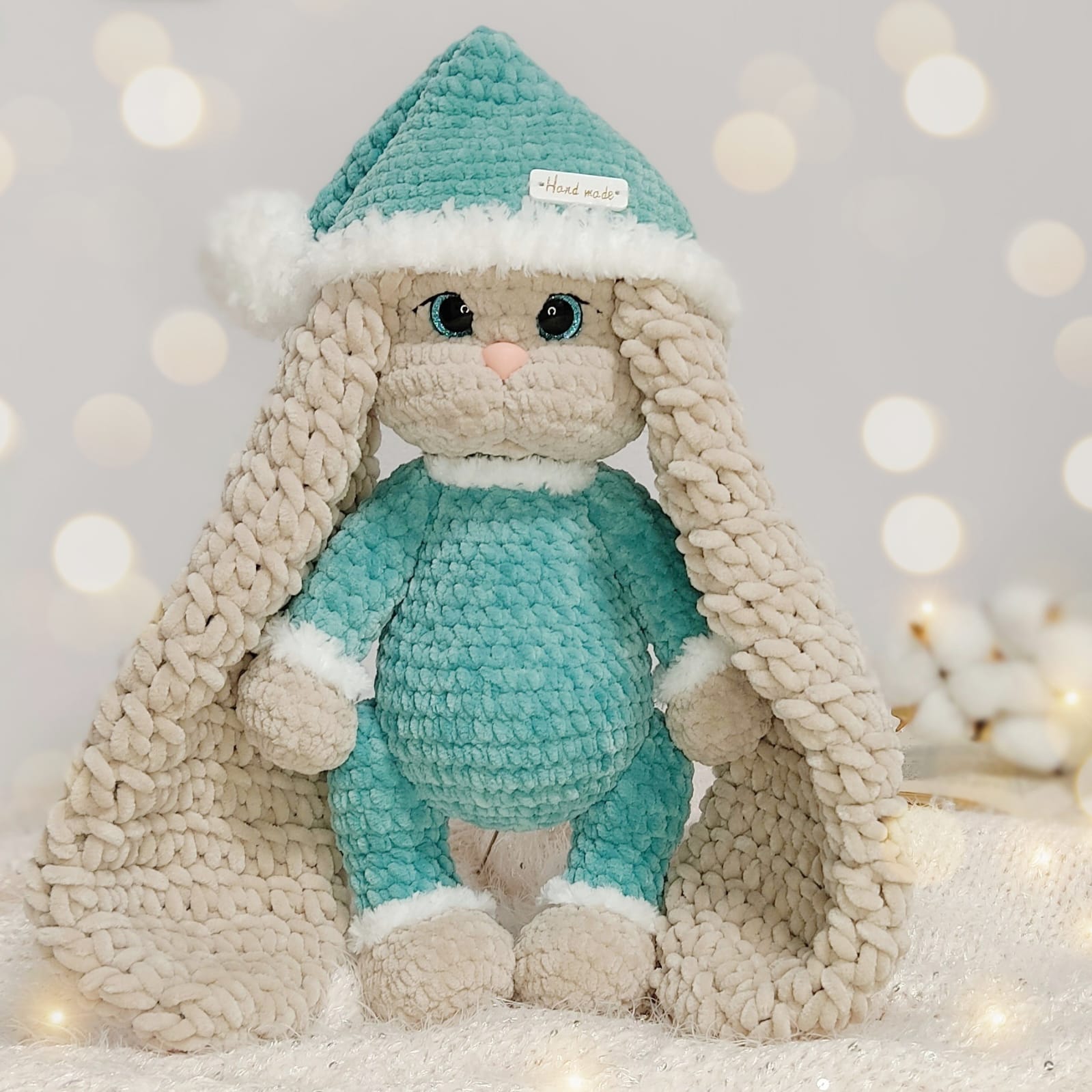 Вязаная мягкая игрушка ручной работы «Зайчик мальчик»