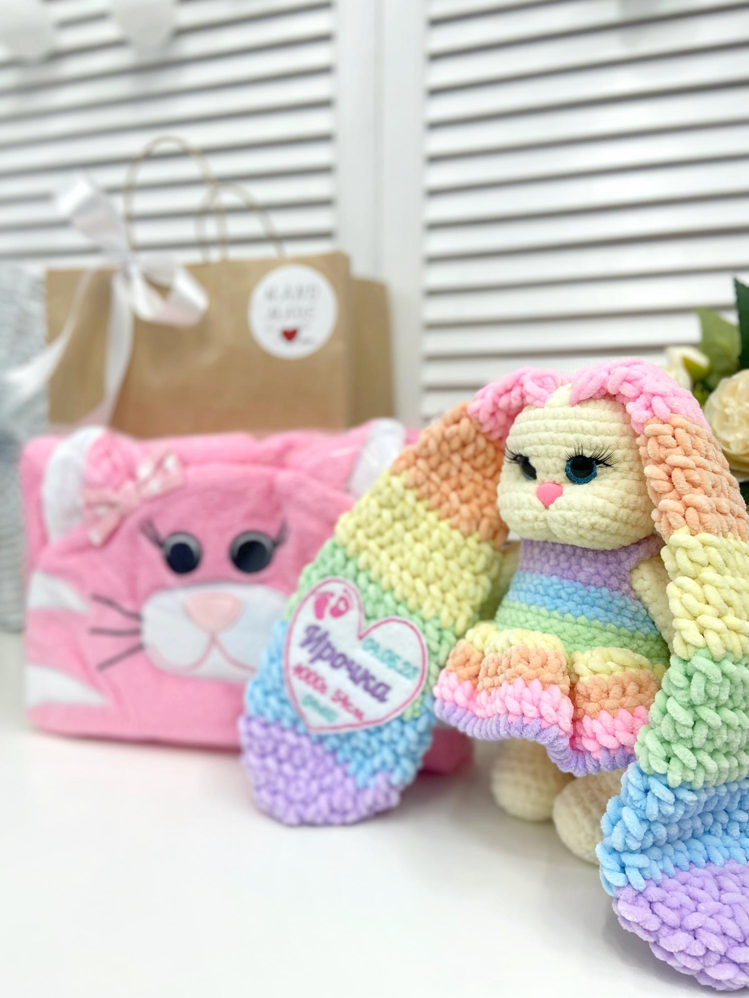 Вязаная мягкая игрушка ручной работы “Радужная зайка”