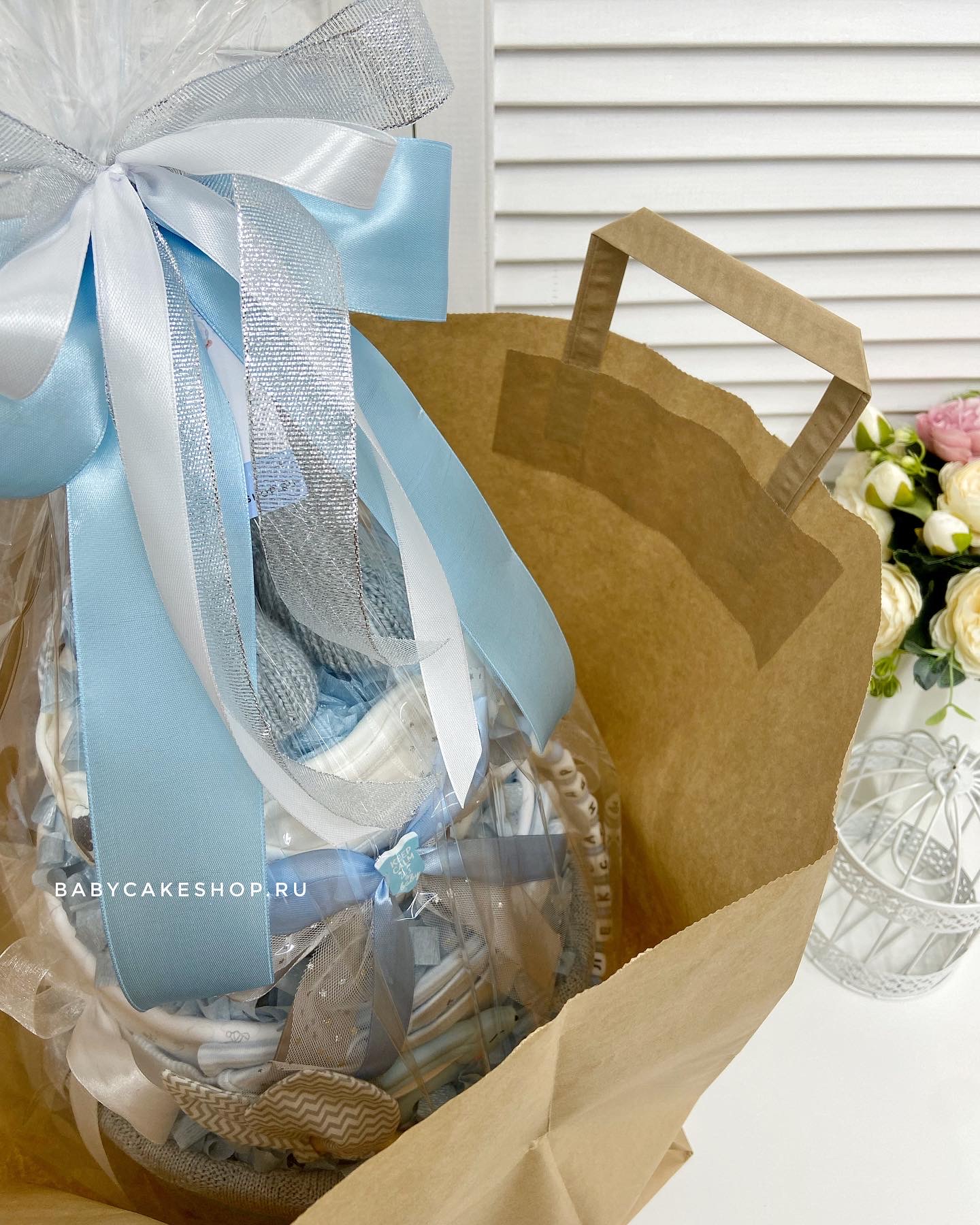 Торт из памперсов подгузников для новорожденного мальчика с именным держателем «Зайка»