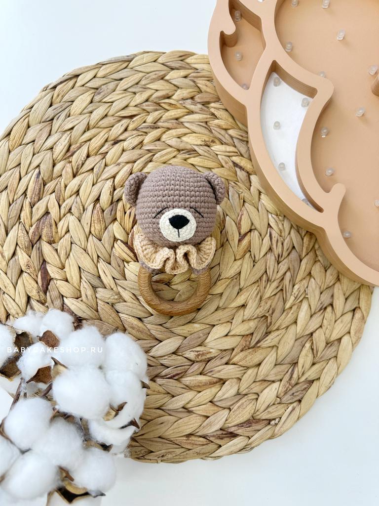 Вязаная игрушка - погремушка грызунок ручной работы «Мишка универсальный»