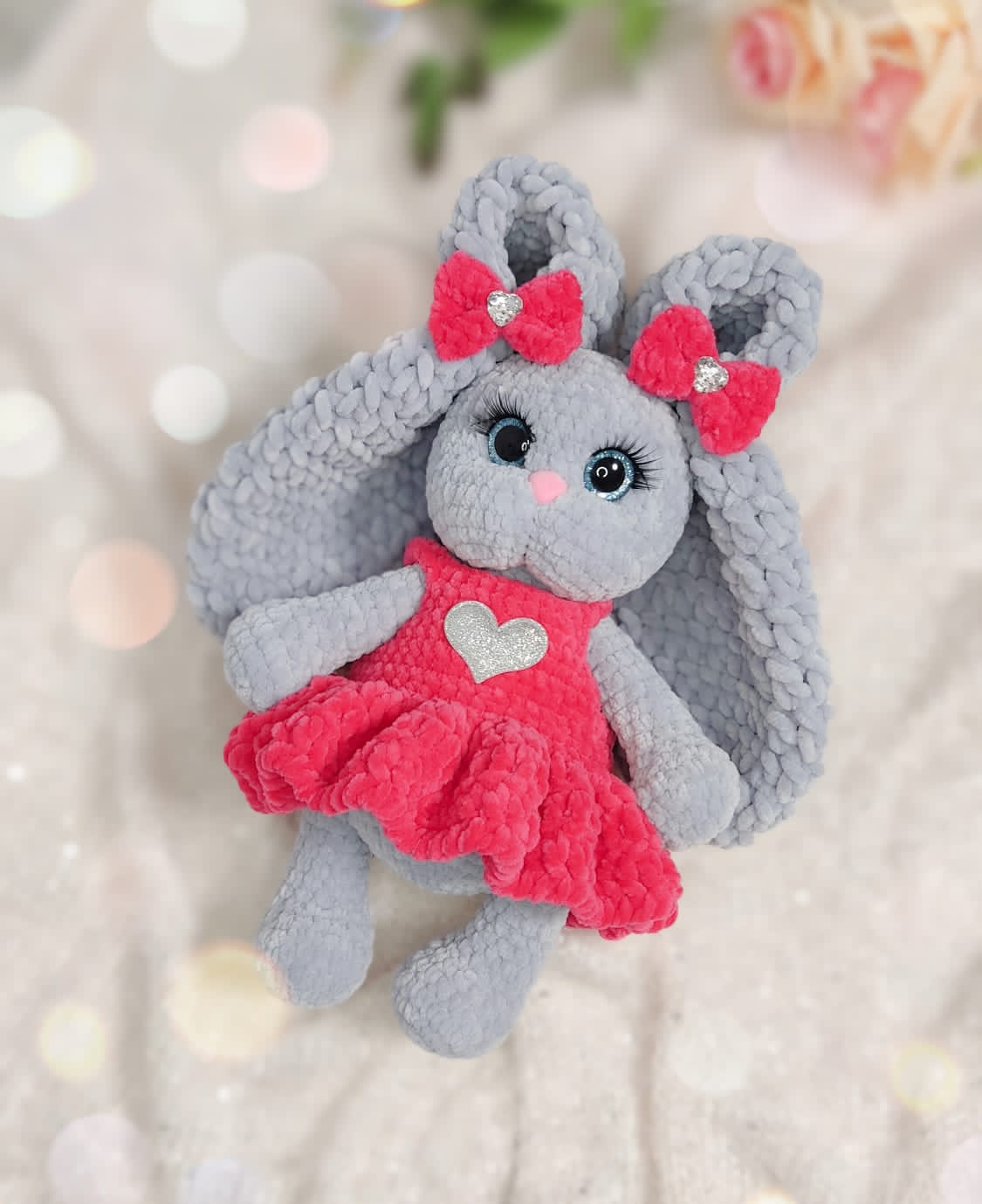 Вязаная мягкая игрушка ручной работы "Зайка с хвостиками"