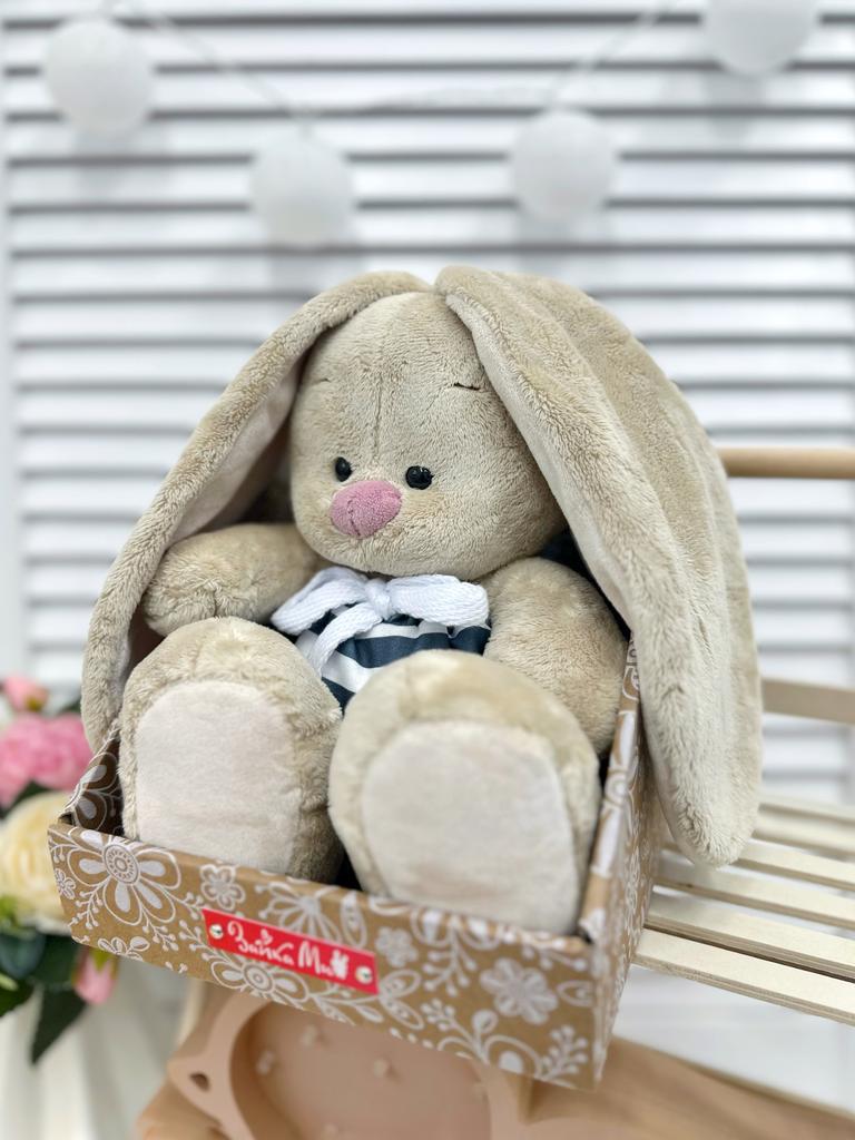 Мягкая именная игрушка с вышивкой имени и метрикой ребенка "Зайка Ми в шортиках"