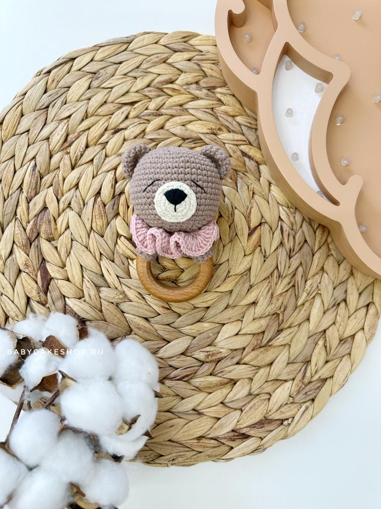 Вязаная игрушка - погремушка грызунок ручной работы «Мишка девочка»