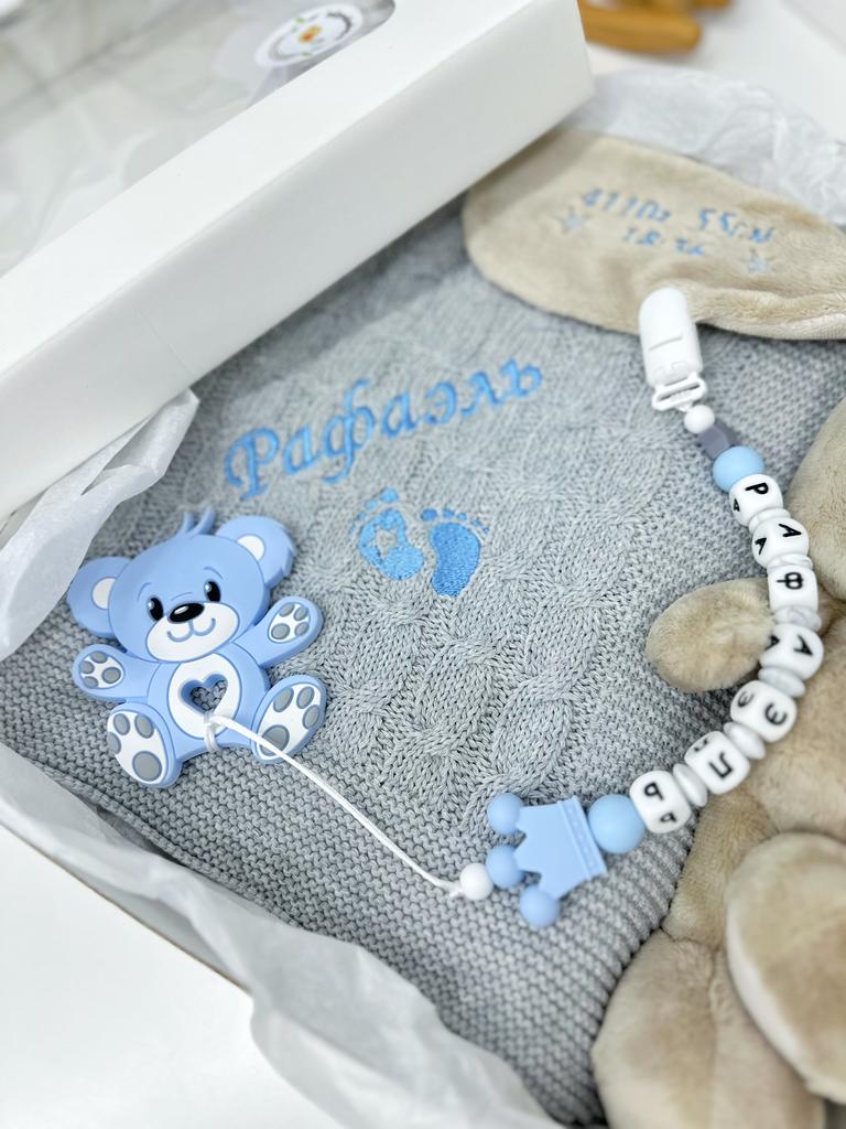 Именной держатель для соски с грызунком из пищевого силикона «Мишка голубой»