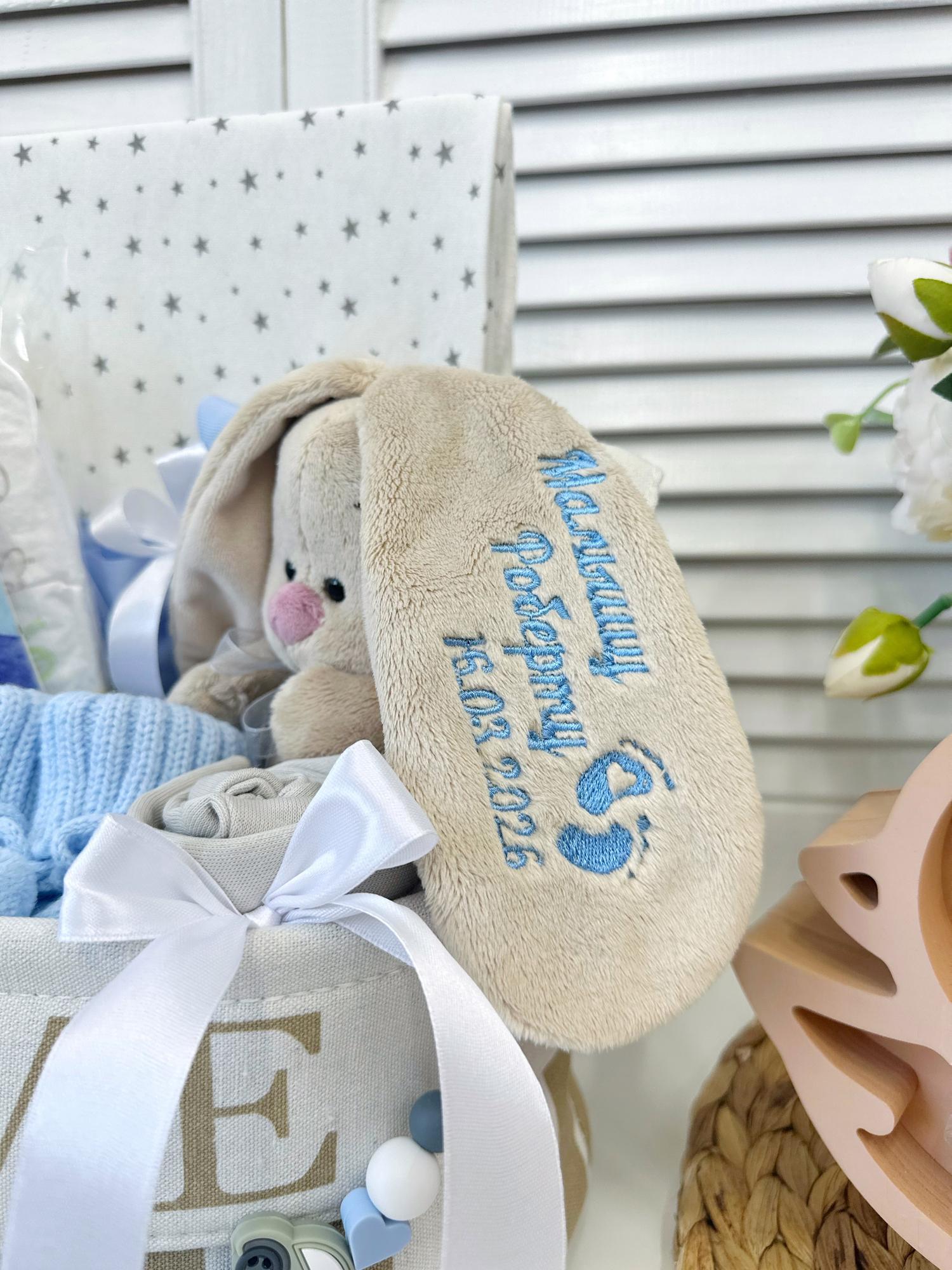 Подарочный набор корзина с подгузниками для мальчика «Зайка»