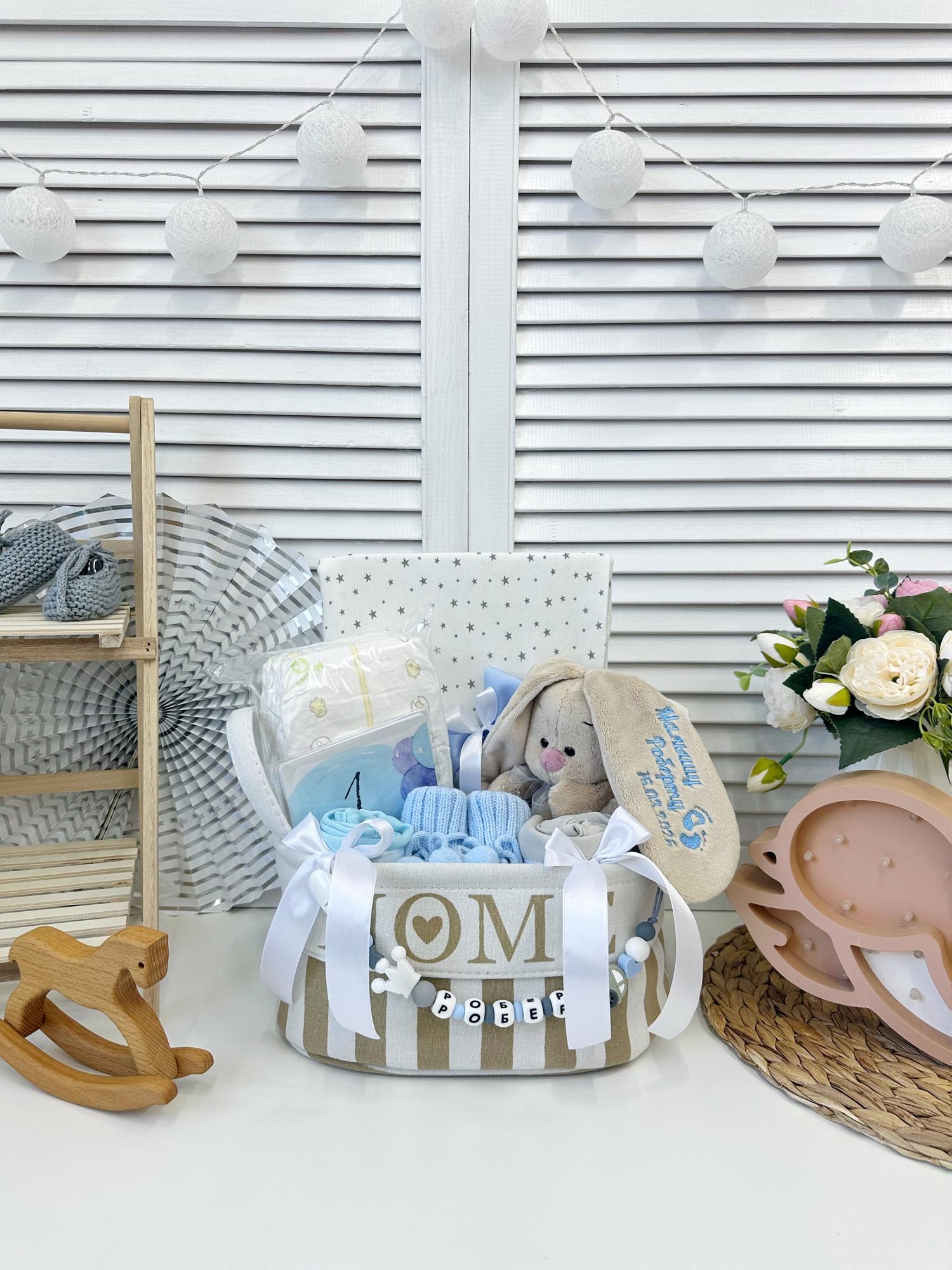Подарочный набор корзина с подгузниками для мальчика «Зайка»