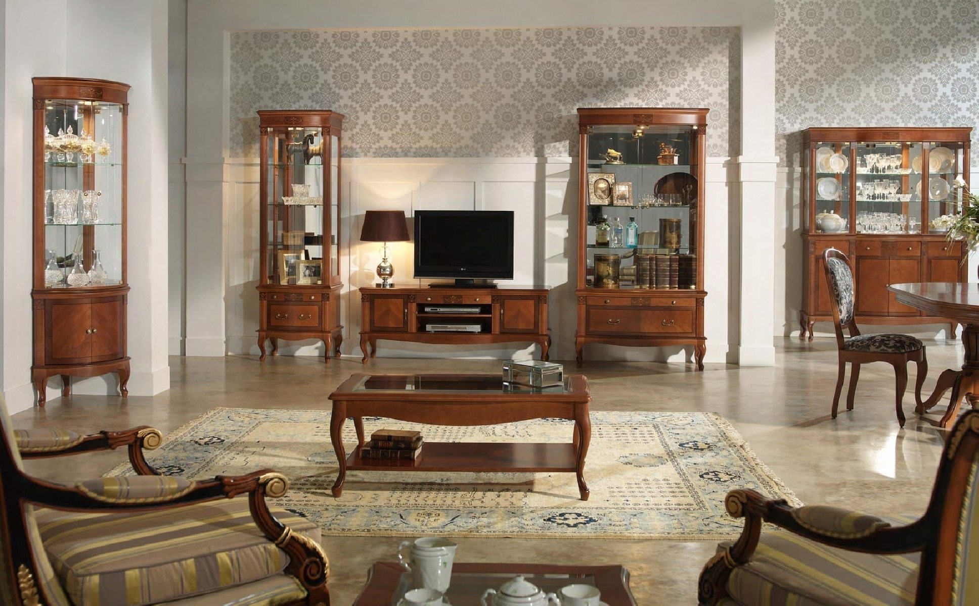 Пример классической испанской мебели