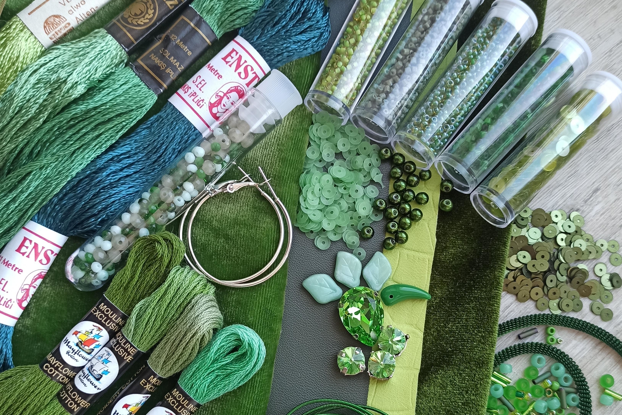 набор материалов зеленый