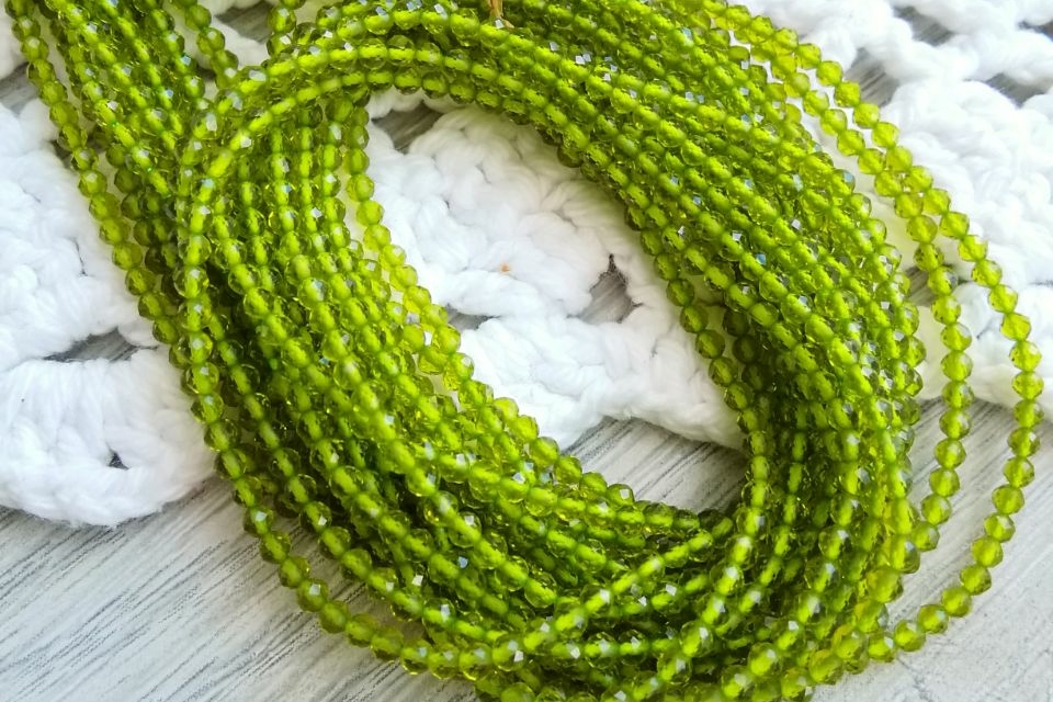 шпинель натуральная светло-зеленая 2 мм