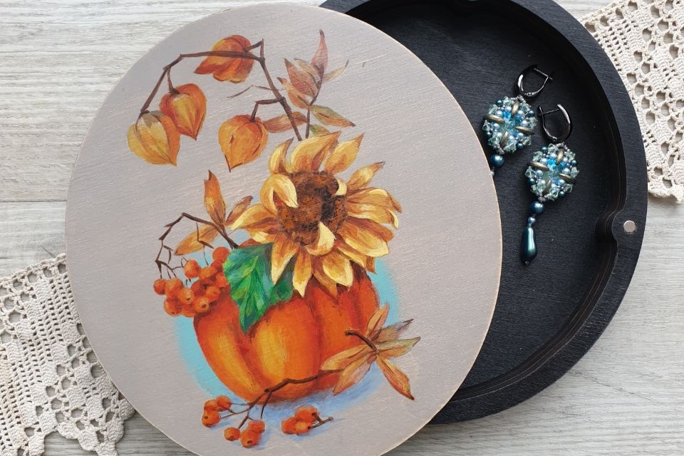 деревянная шкатулка