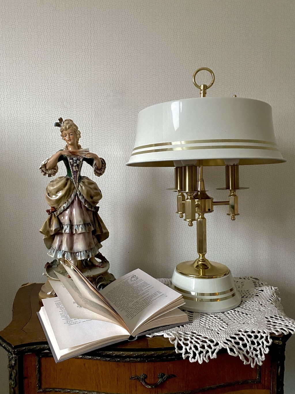 Светильник бульотка  белая Винтажная