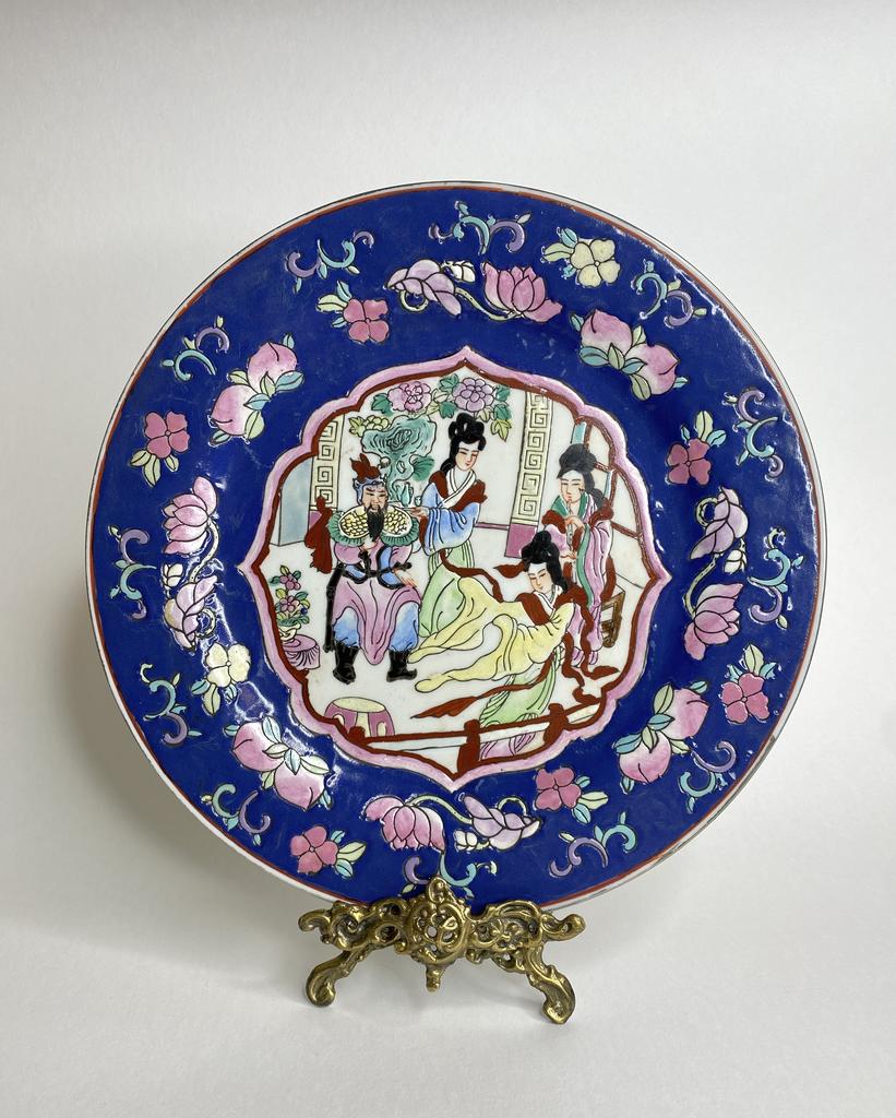 Фарфоровая тарелка с подвесом Китай 26 см Арт 117