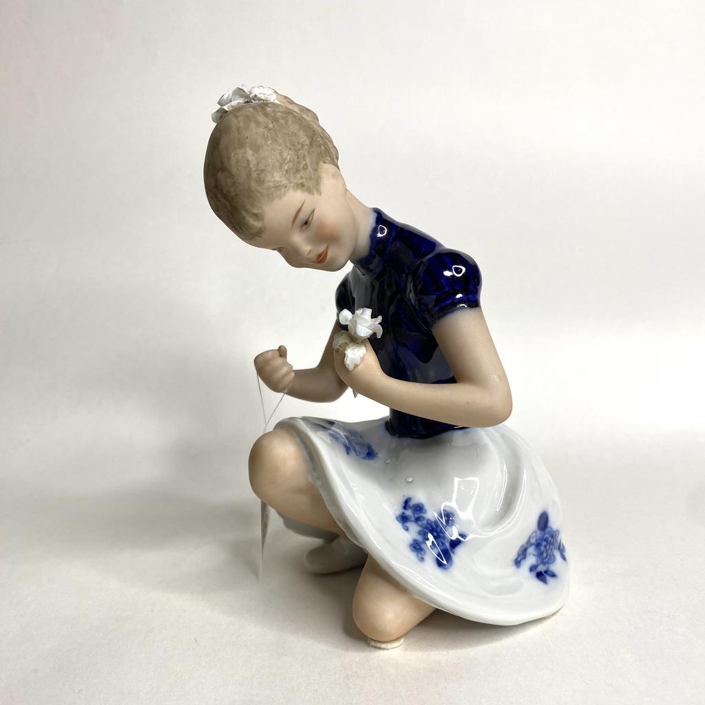 Фигура фарфоровая « Девушка  с цветком» Wallendorf  Арт 496