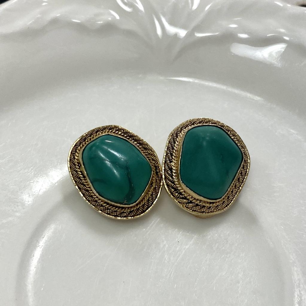 Винтаж. Клипсы  с зелёным камнем  Арт 1800