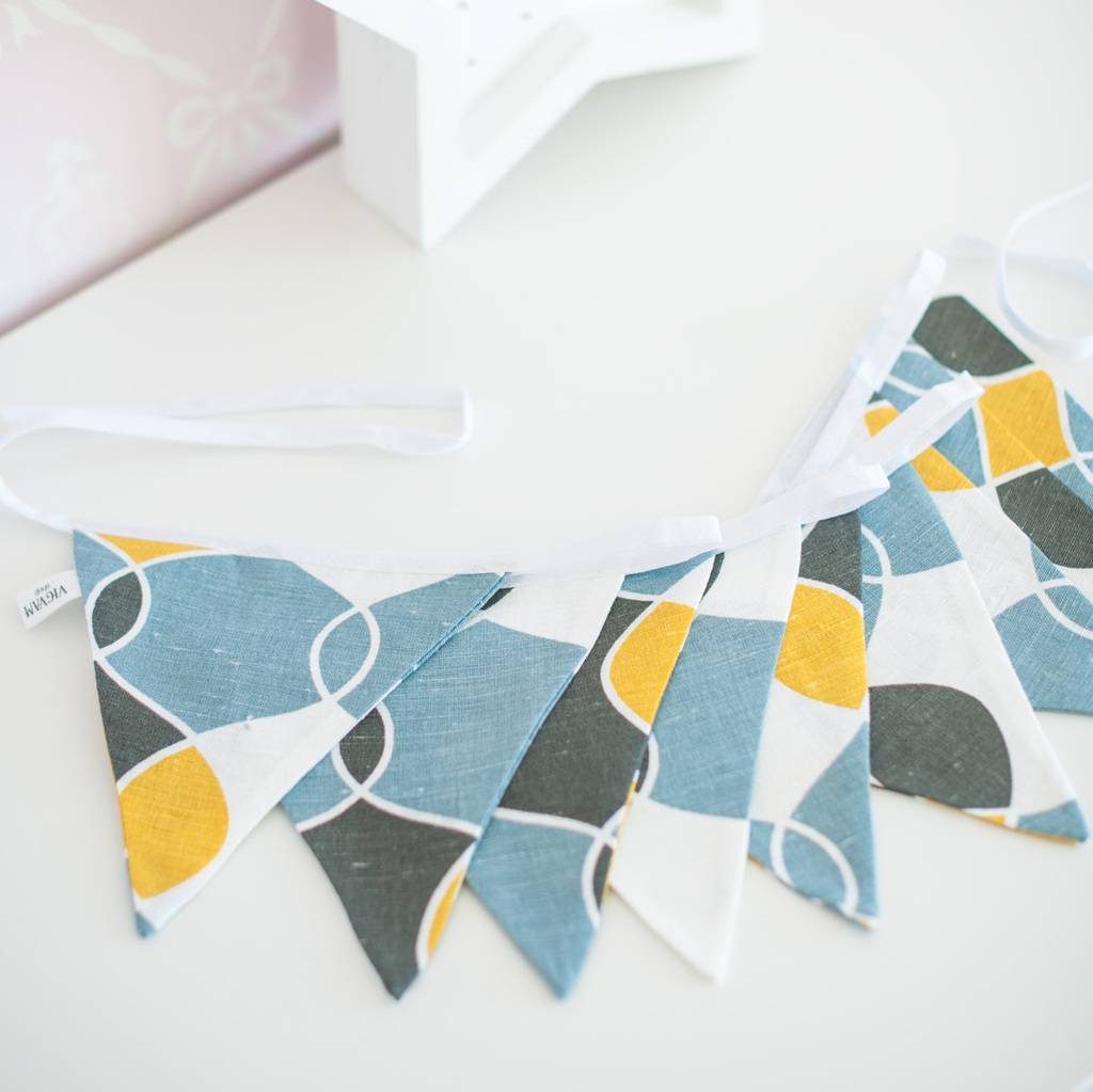 Флажки на ленте "Абстракция"