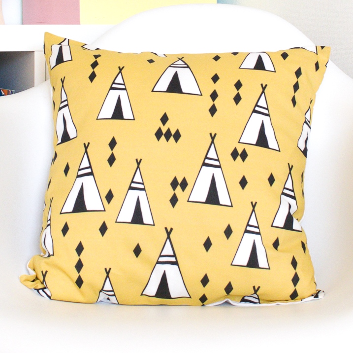 Подушка "Горчичные вигвамы"