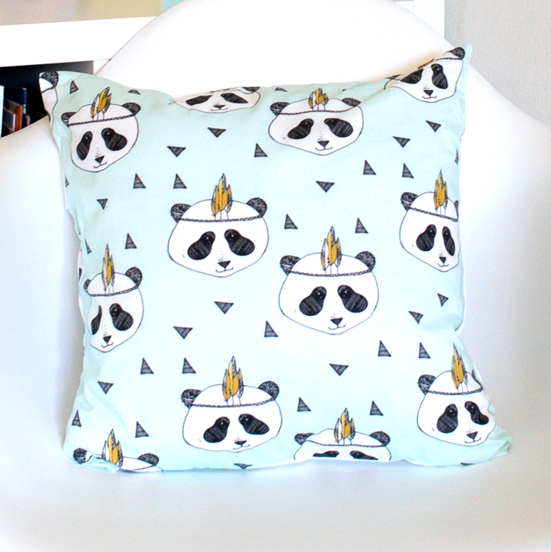 Подушка "Мятные панды"