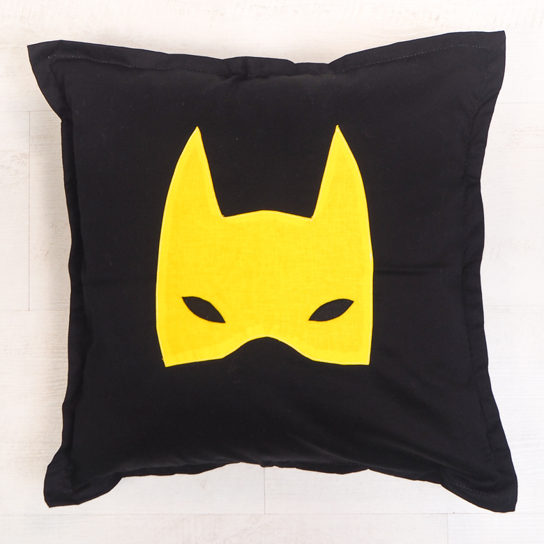 Подушка "Маска Бэтмена"
