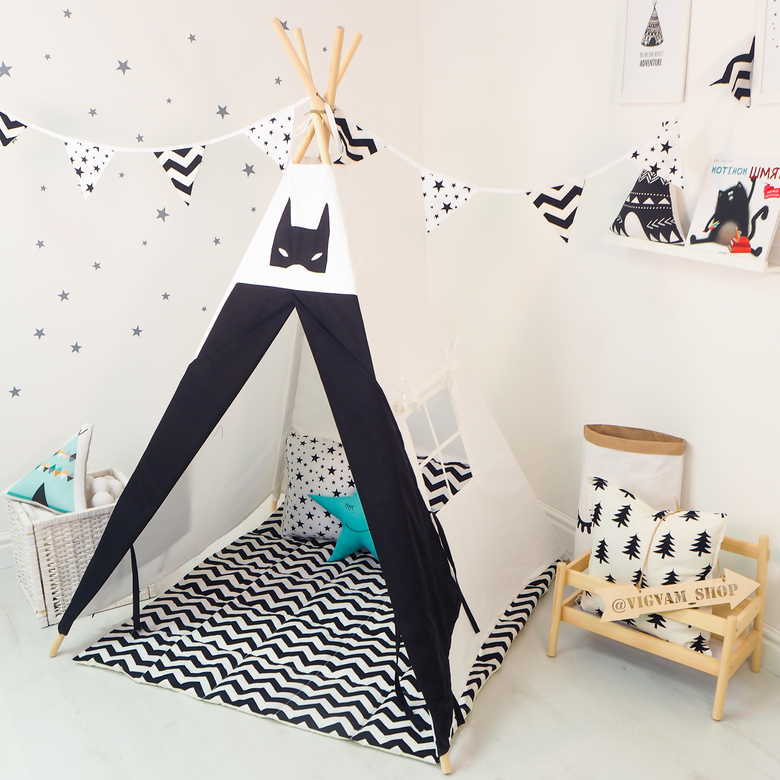 "Чёрный с аппликацией Бэтмен"